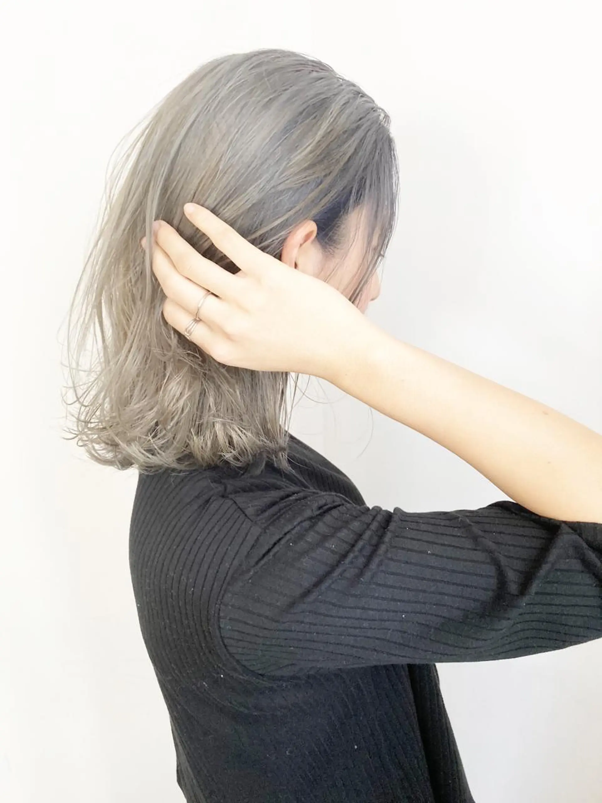 カラー あやかショート 白髪ぼかしのヘアスタイル
