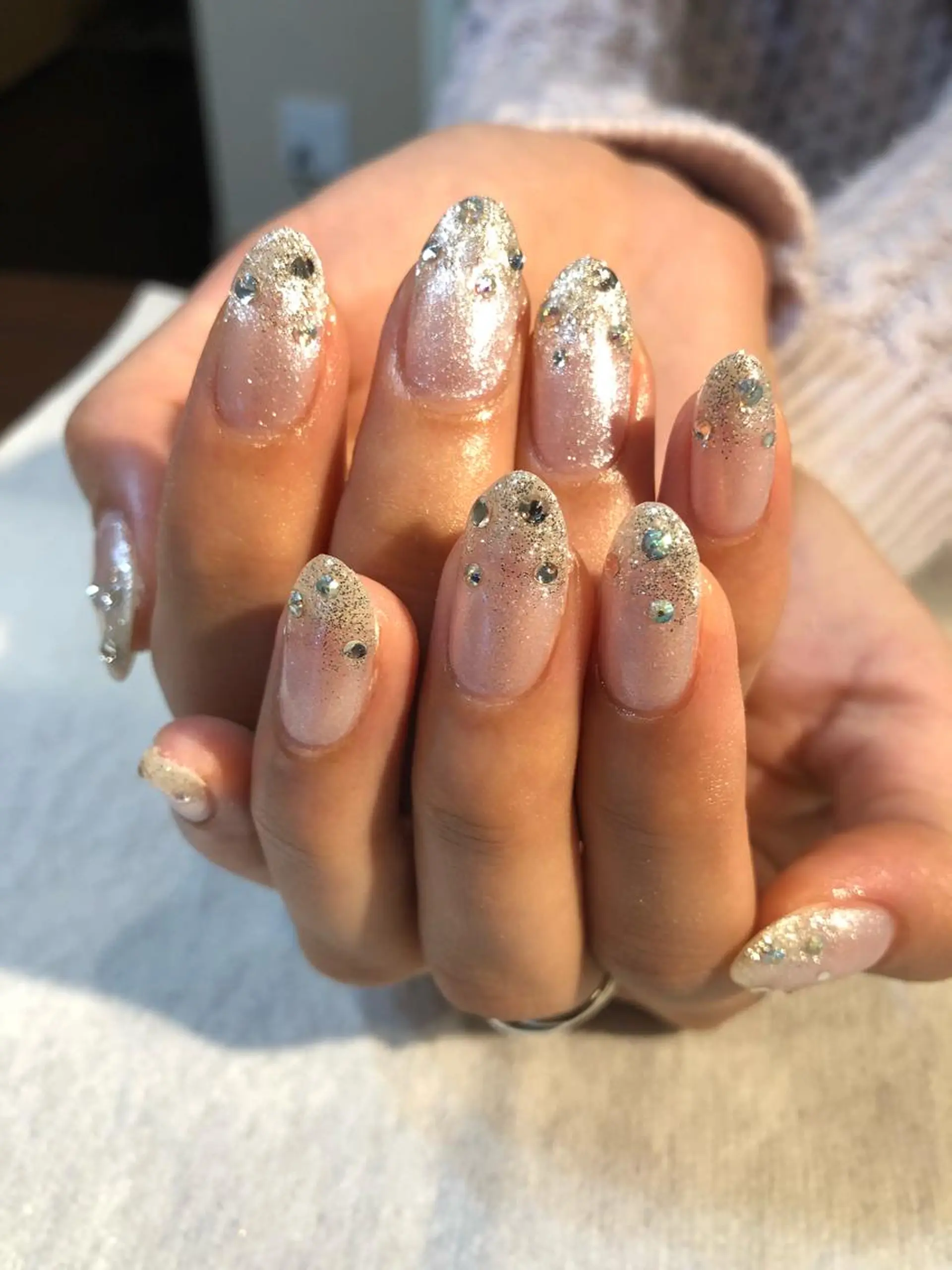 ネイル キラキラネイル ラメ(グリッター) ストーンネイル ホワイト miel nailのネイルデザイン