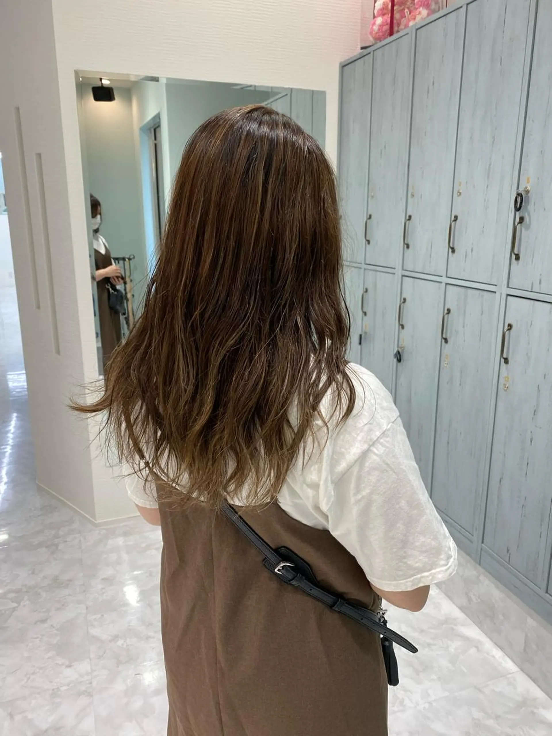 ロング カラー 中川 茜里のヘアスタイル