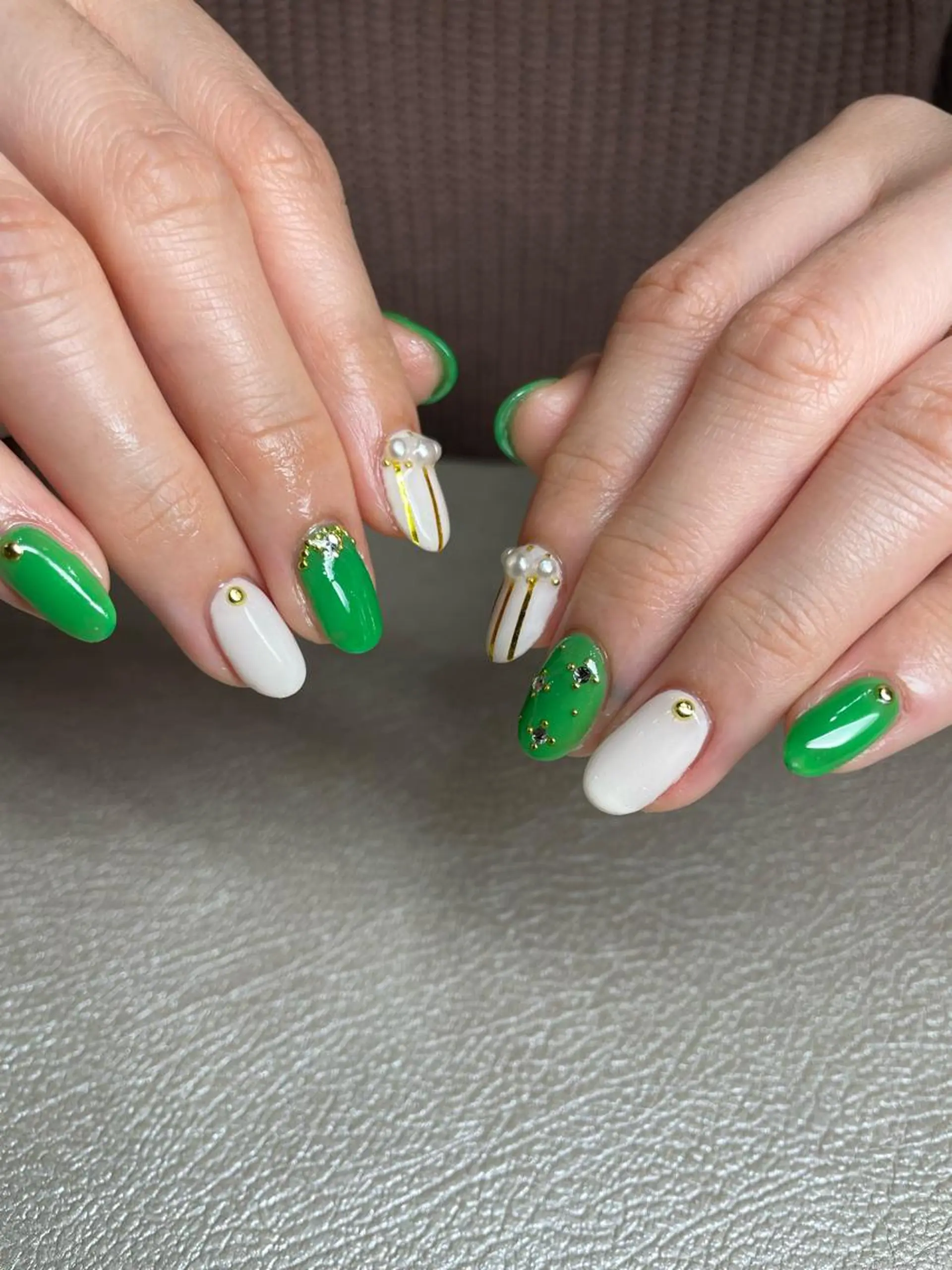 ネイル グリーン 持ち込み ハンドネイル フットネイル with hues AYAのネイルデザイン