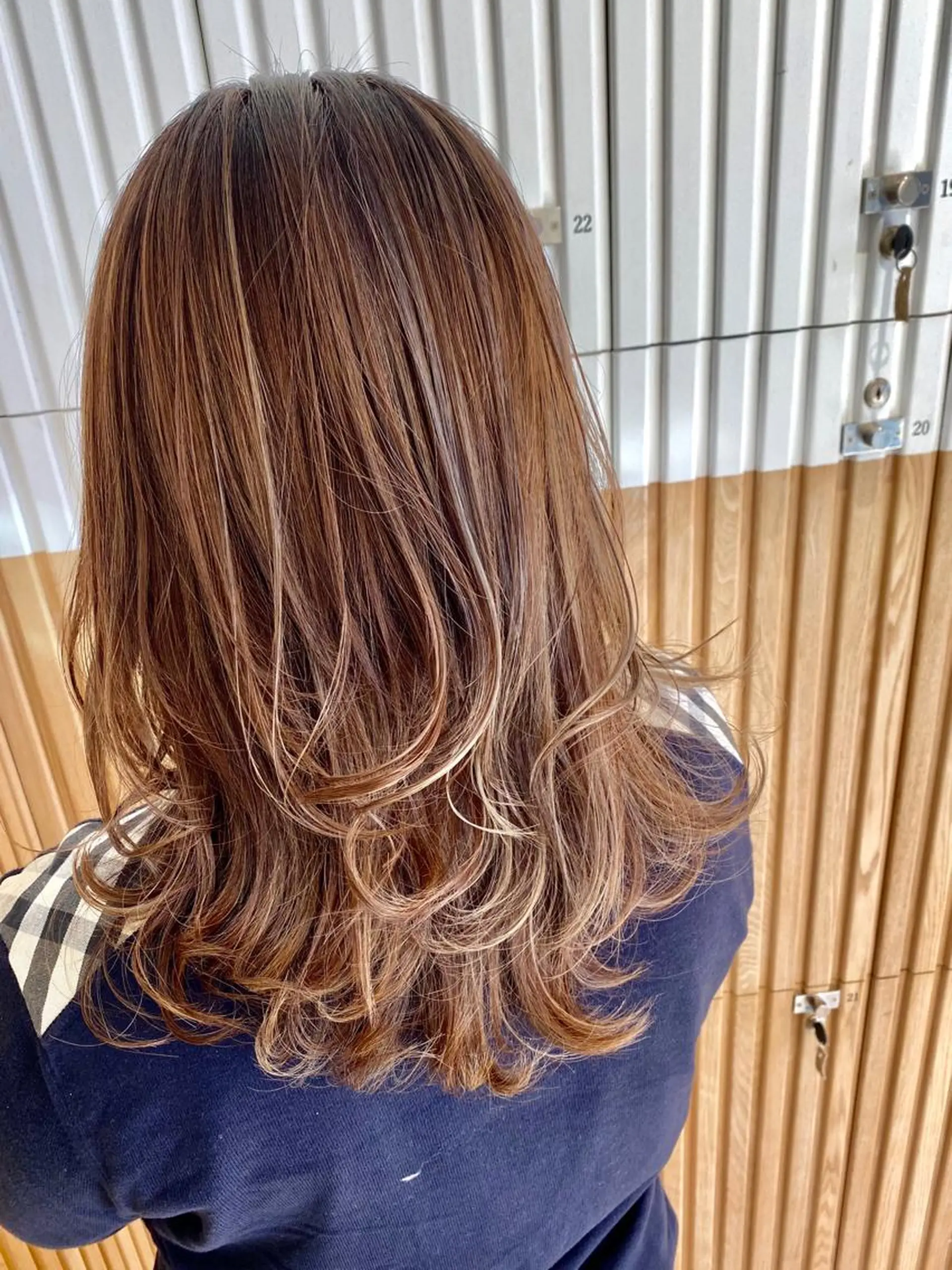 ロング カラー ハイライトカラー ハイライト レイヤーカット 谷合 貴志のヘアスタイル