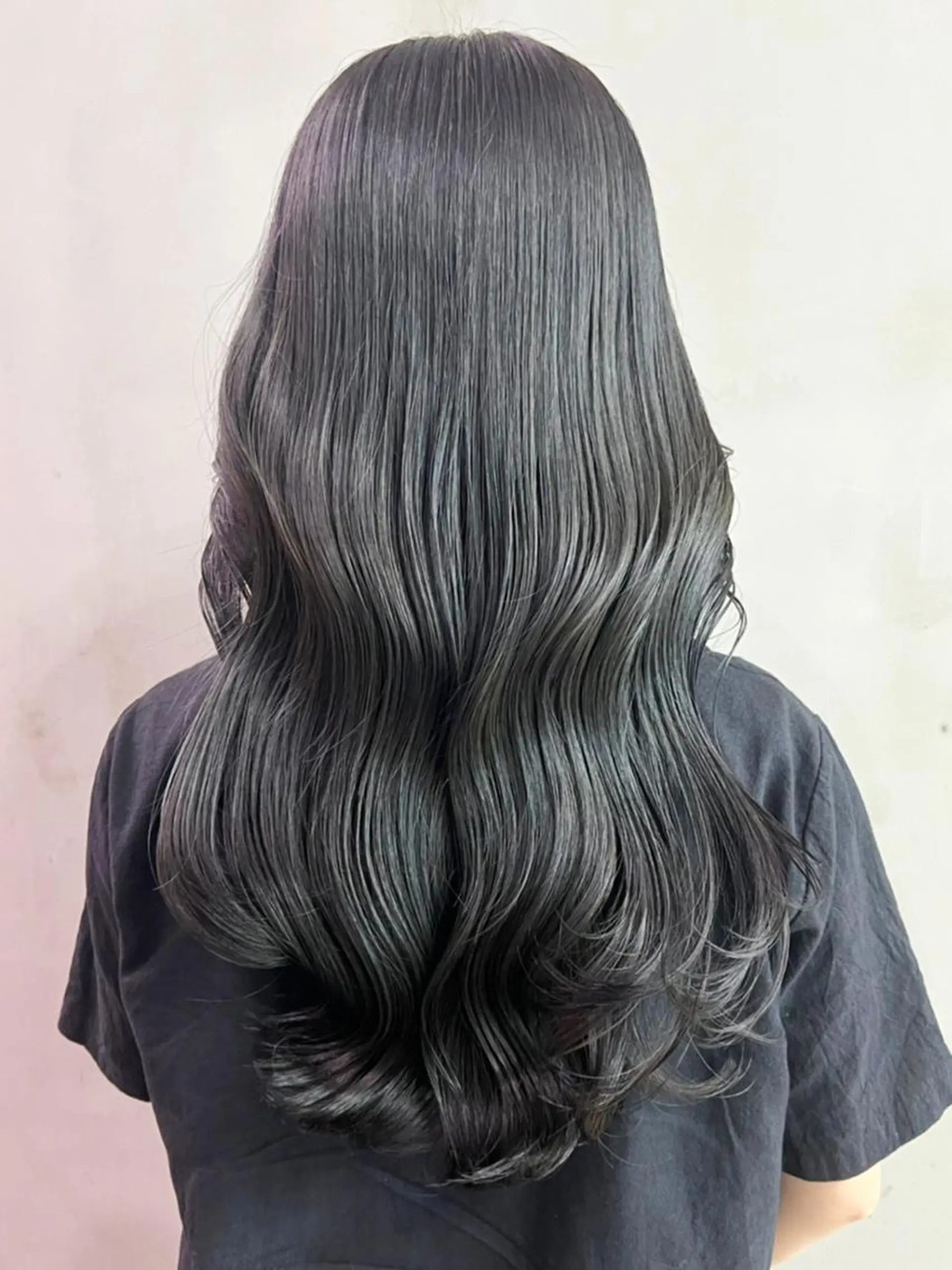 セミロング カラー 黒髪 ブルーカラー ブルーブラック カット ヘアカラー トリートメント ITbyALBUM 藤沢店のヘアスタイル