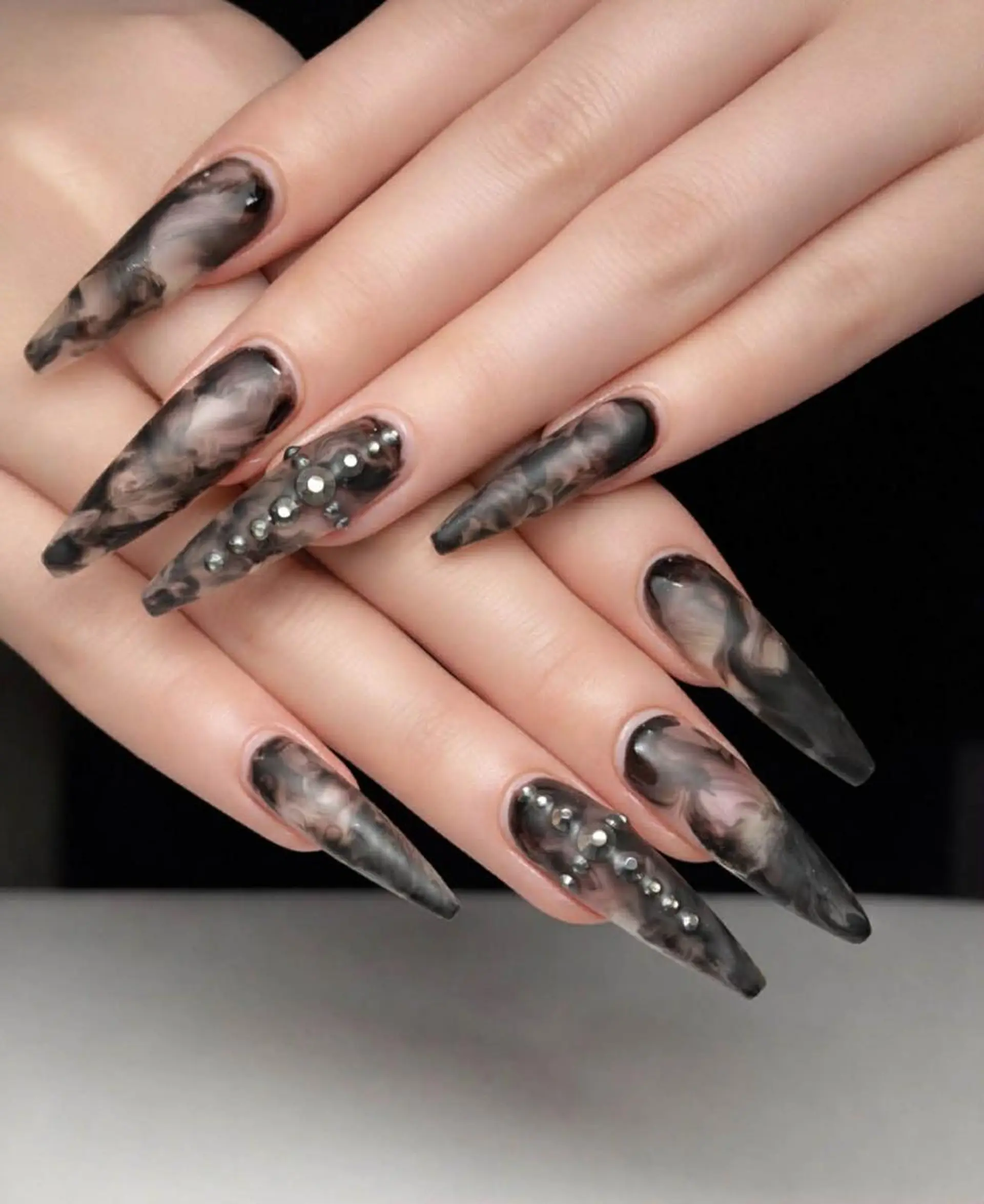 ロング カラー ベージュカラー グラデーションカラー ピンクカラー 韓国風ヘア ハンドネイル Bling Salonのネイルデザイン