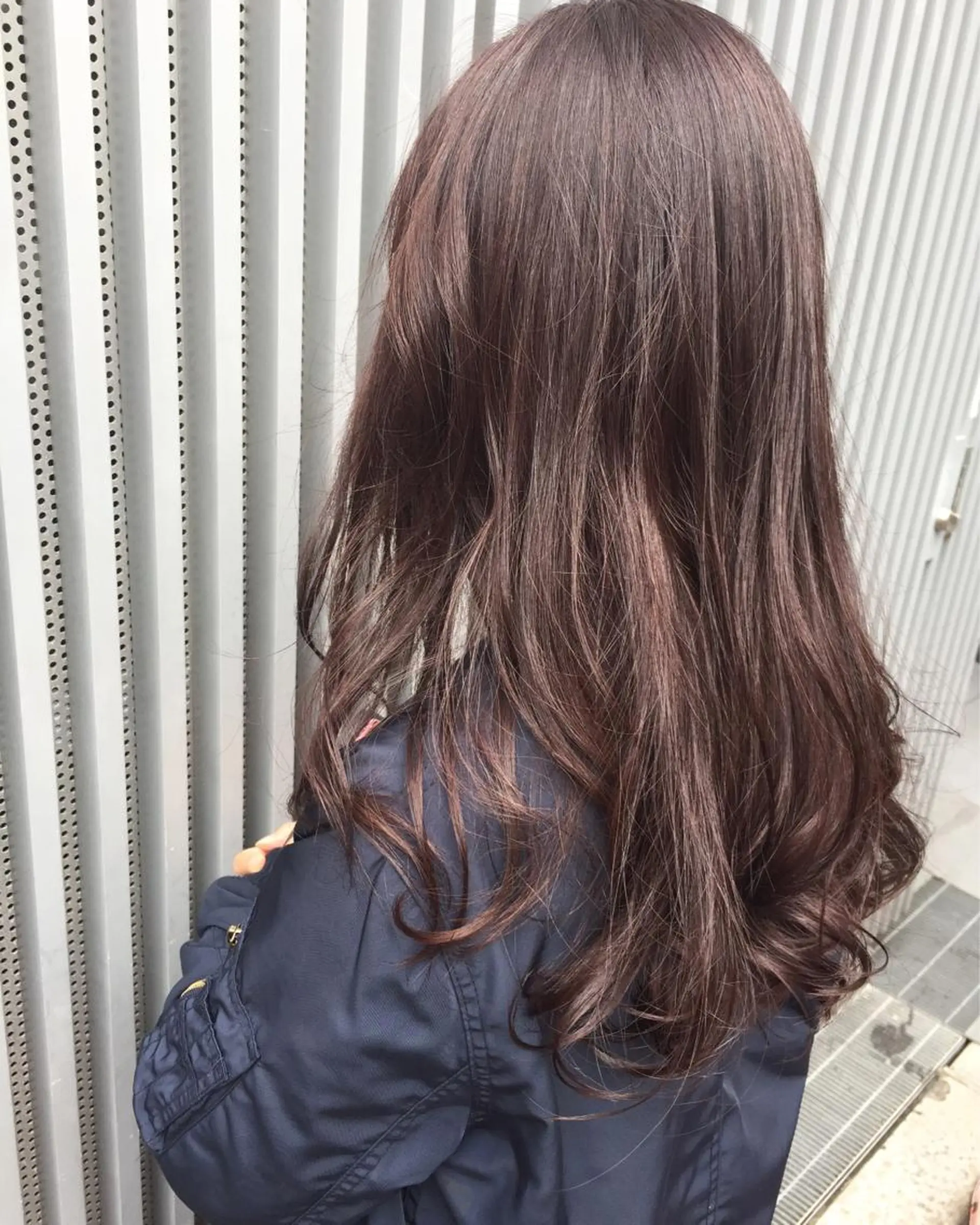 ロング カラー アッシュ バイオレットカラー バイオレットアッシュ カット ヘアカラー ツキノキ ミナのヘアスタイル