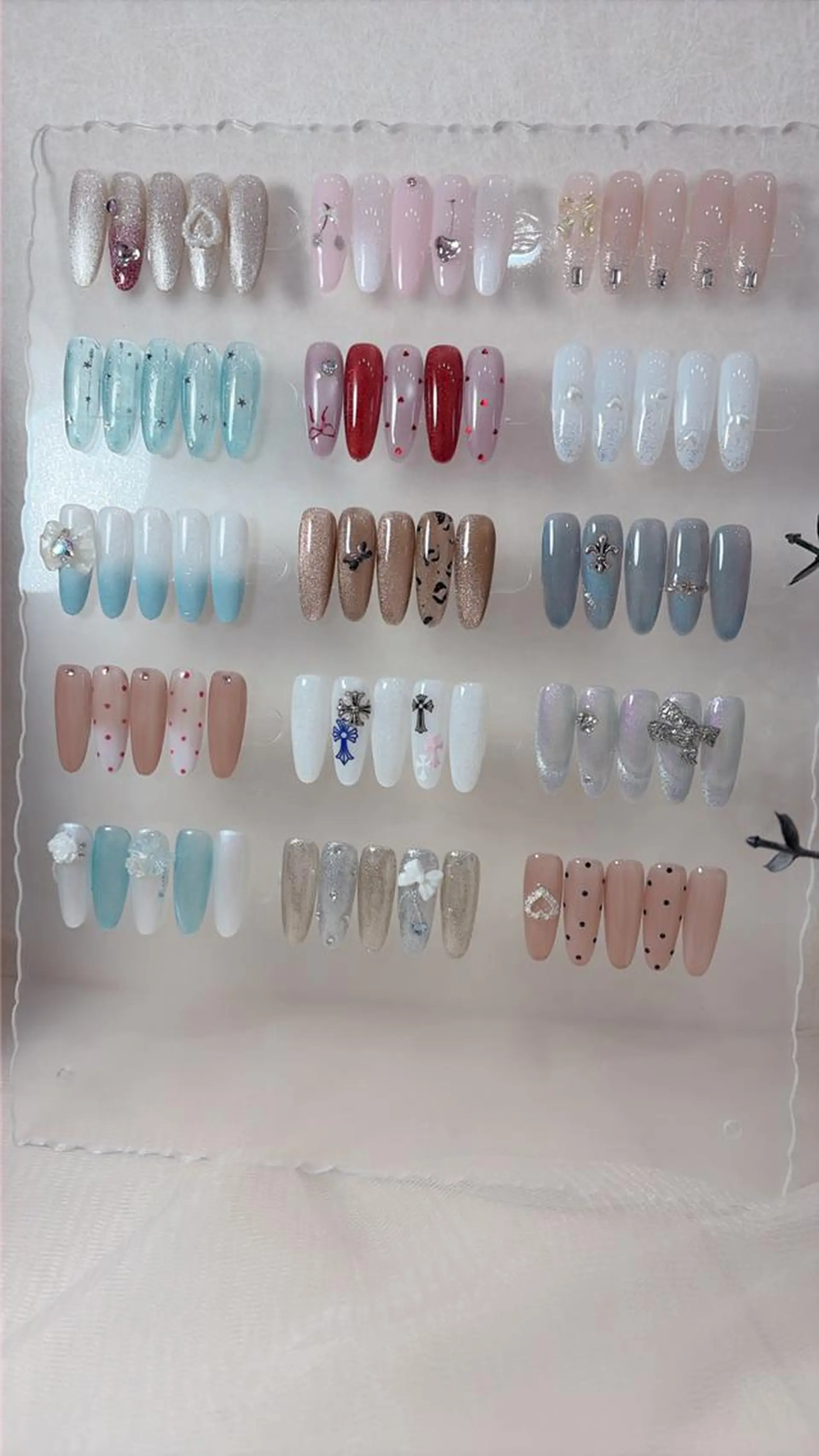 ネイル カジュアル チークネイル フレンチネイル ジェルネイル ガーリー ハンドネイル ハンドケア 🎀も ものネイルデザイン