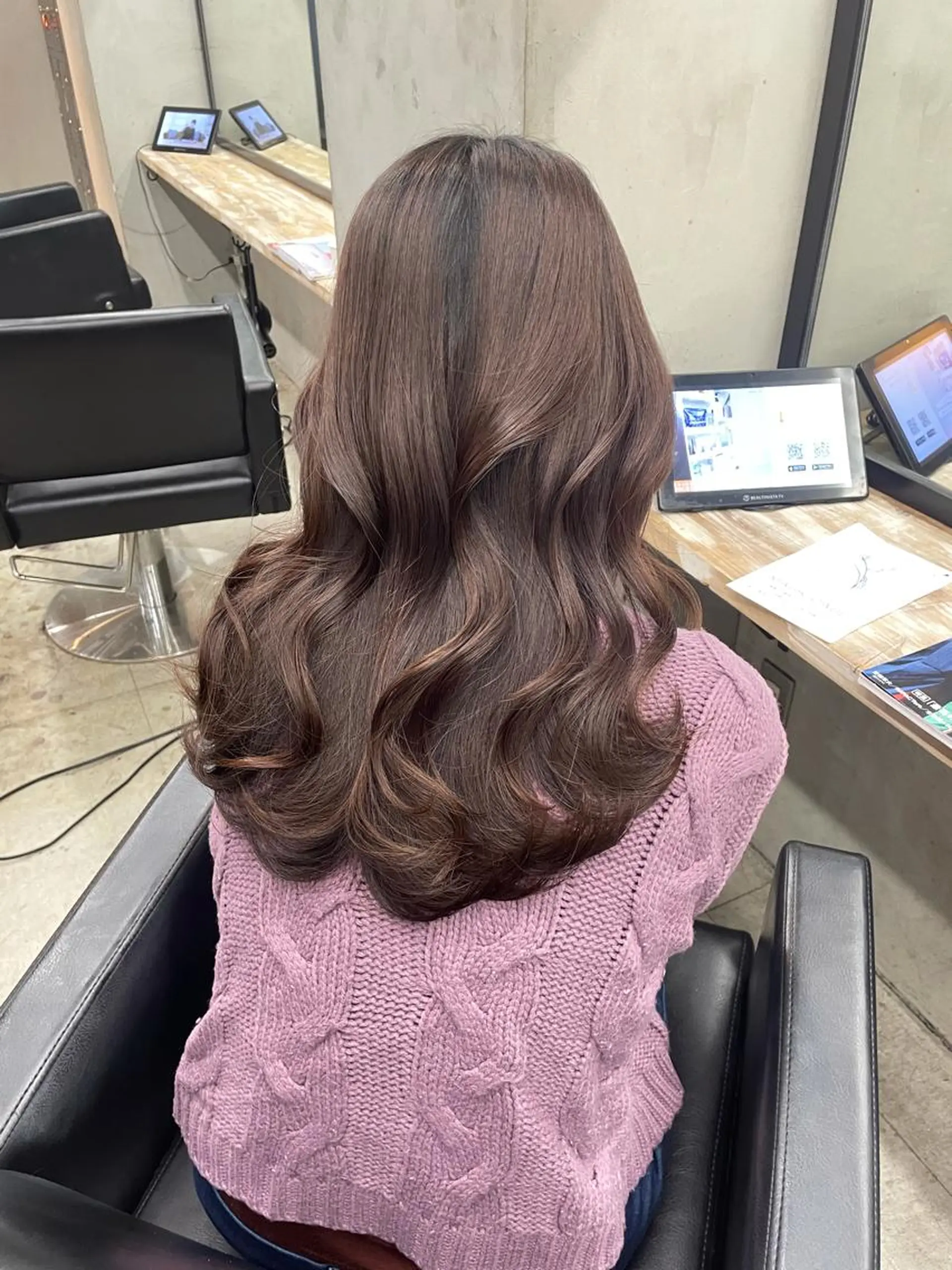 ミディアム ヘアカラー トリートメント ヘアセット 新宿/韓国ヘア/ 髪質改善ストレートのヘアスタイル