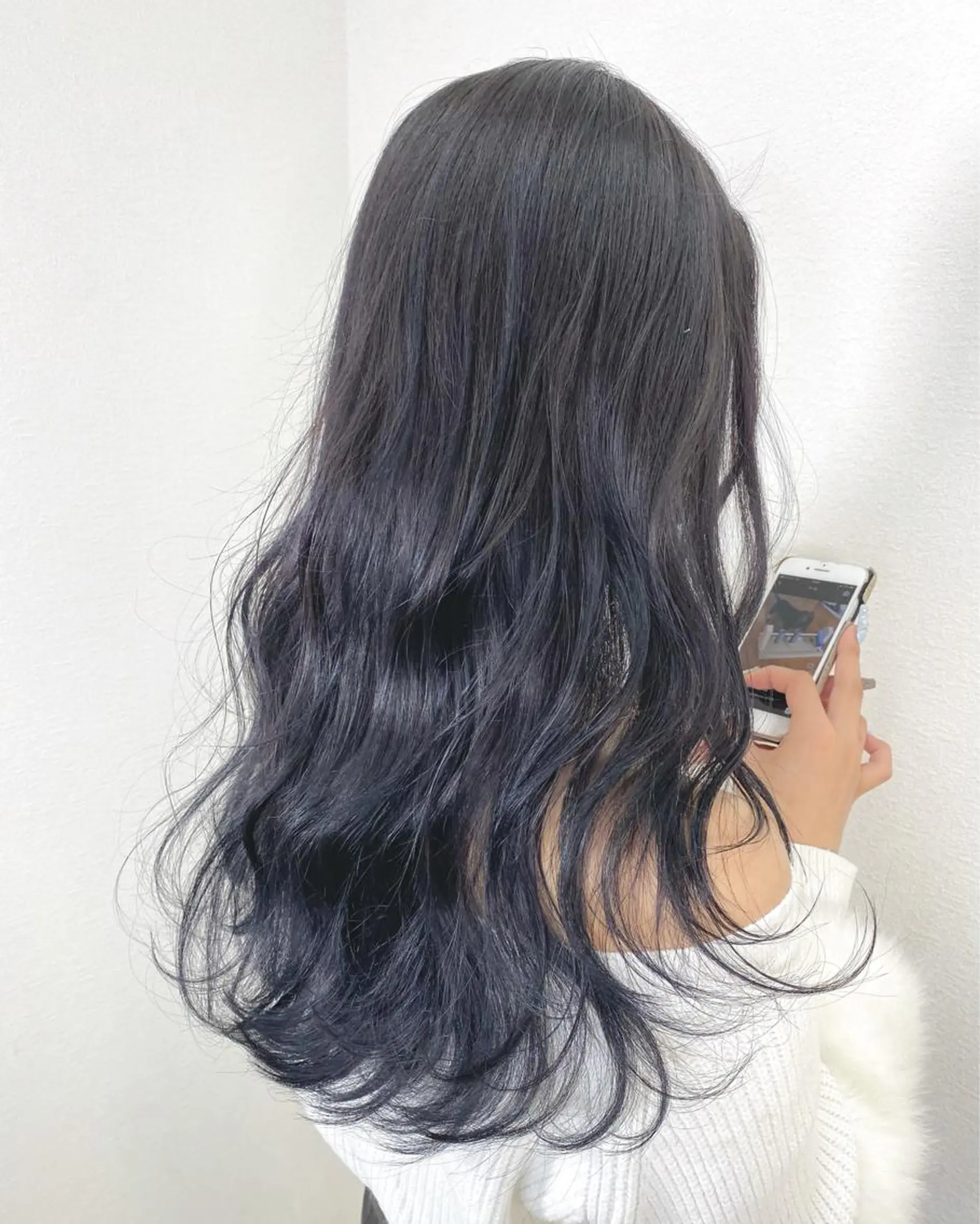 ロング カラー ブリーチ グラデーションカラー ネイビーカラー 色ムラ修正の神様 新宿ハイトーンかすみのヘアスタイル