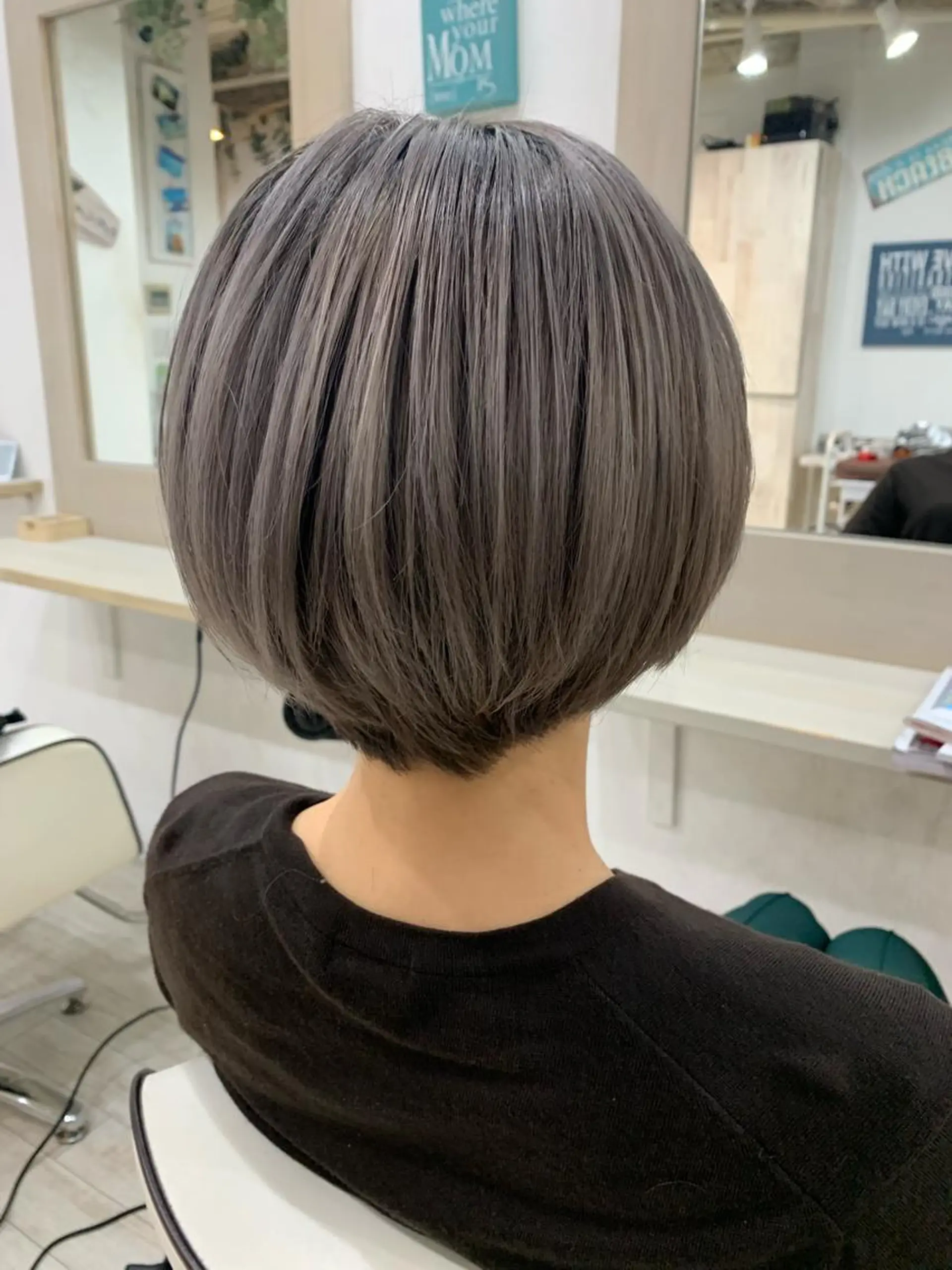 ショート カラー ショートレイヤー ネイビーカラー ボブ くせ毛 かきあげバング ヘアカラー トリートメント 京都大人女性ショート 徒歩1分/秋山のヘアスタイル