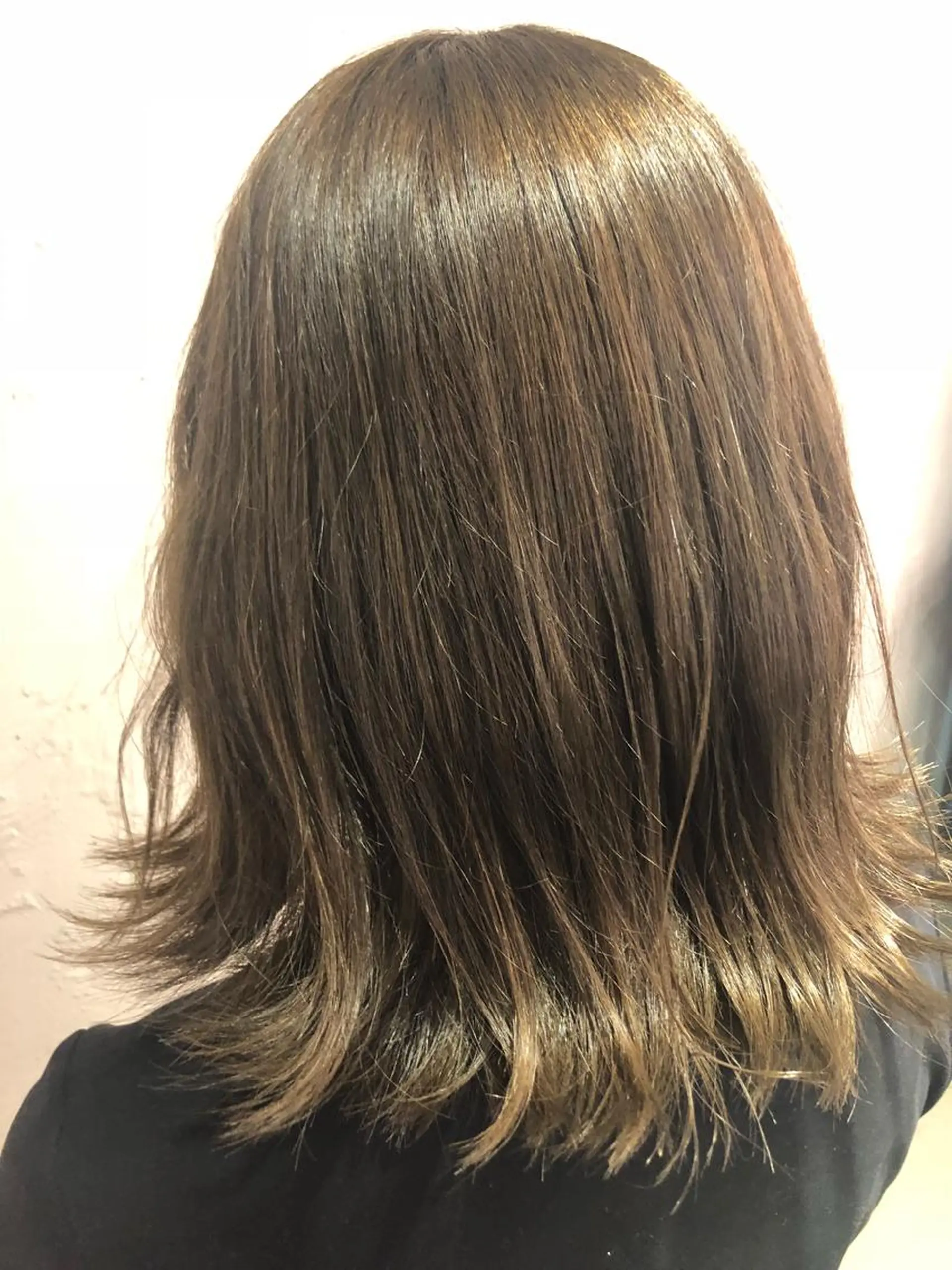 セミロング カラー 推しカラー オタク美容師 山本のヘアスタイル