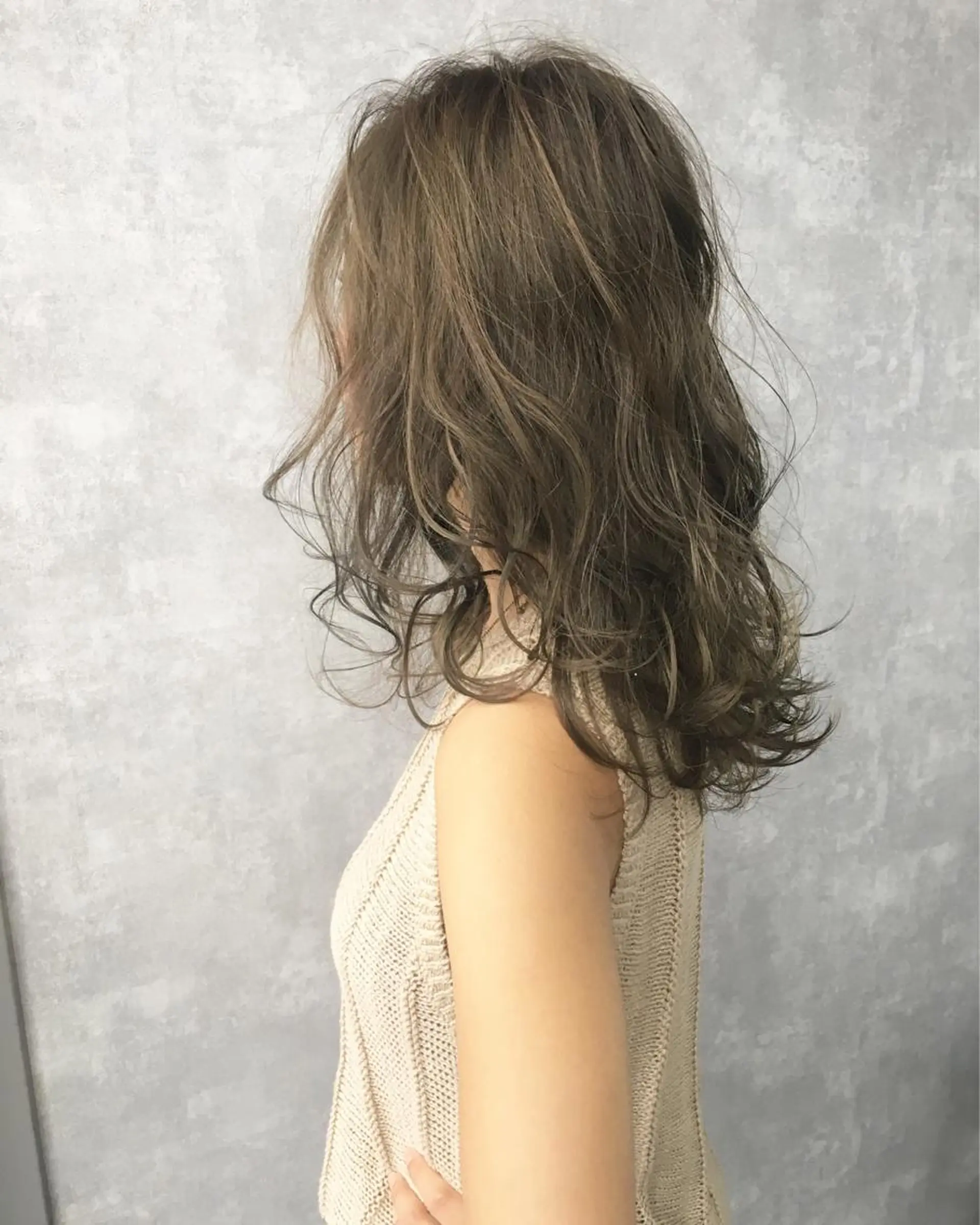 セミロング カラー ベージュカラー オリーブベージュ レイヤーカット BLend 渋谷のヘアスタイル