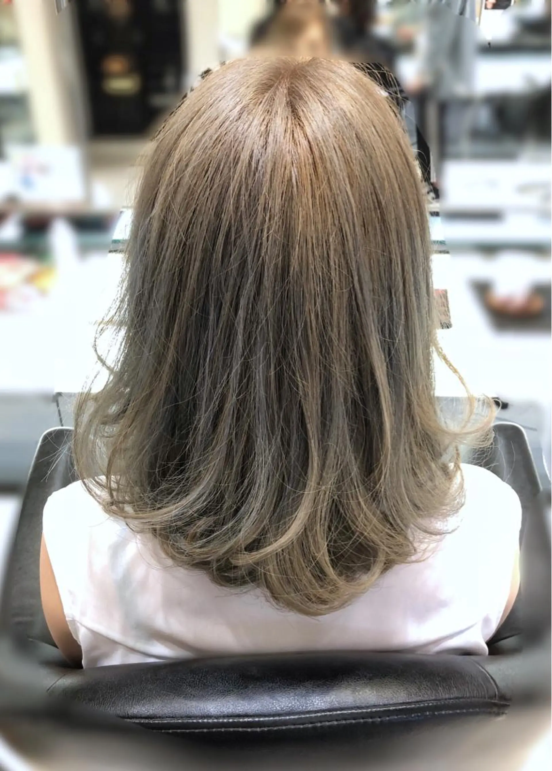 セミロング カラー ブリーチ グレージュ イルミナカラー ✨髪質改善✨ 田西　基彦のヘアスタイル