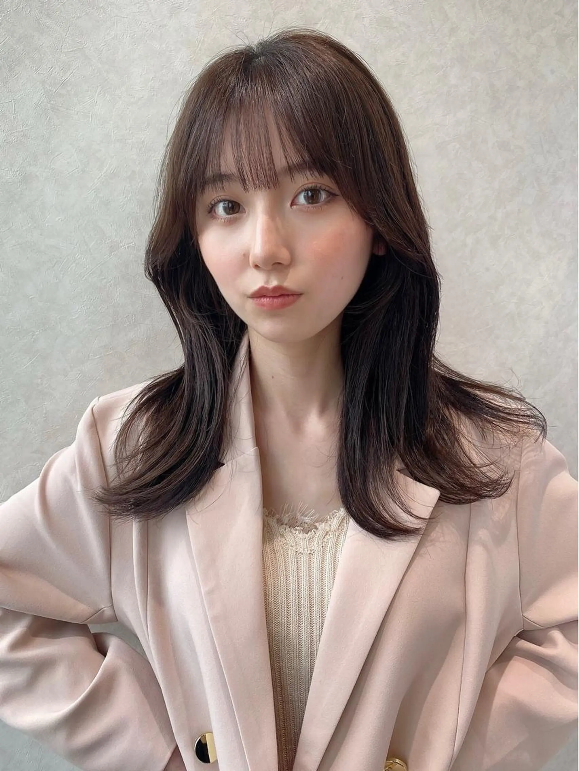 ミディアム カラー ミディアムレイヤー ベージュカラー ブラウンカラー くびれヘア 顔周りカット 顔周り/くびれヘア 韓国ヘア💕風間るなのヘアスタイル