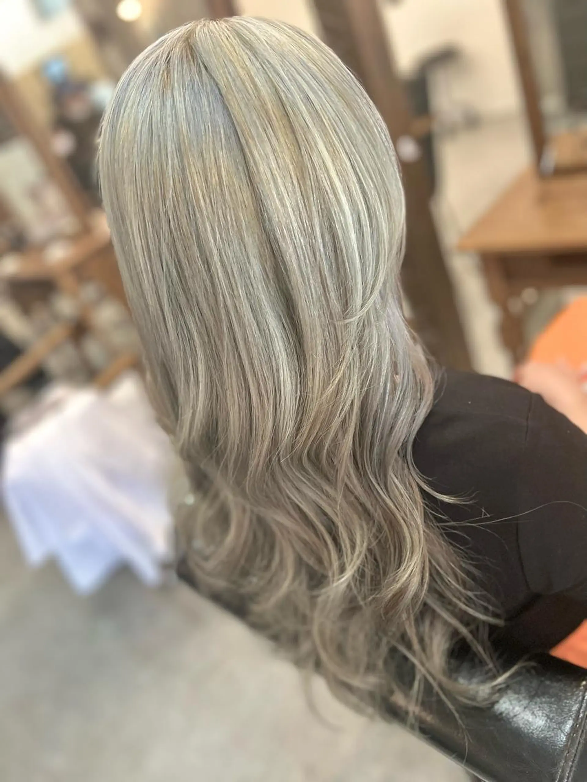 セミロング カラー ベージュカラー ブロンド ダブルカラー ハイライトカラー ハイトーンカラー ヘアカラー Style Tのヘアスタイル