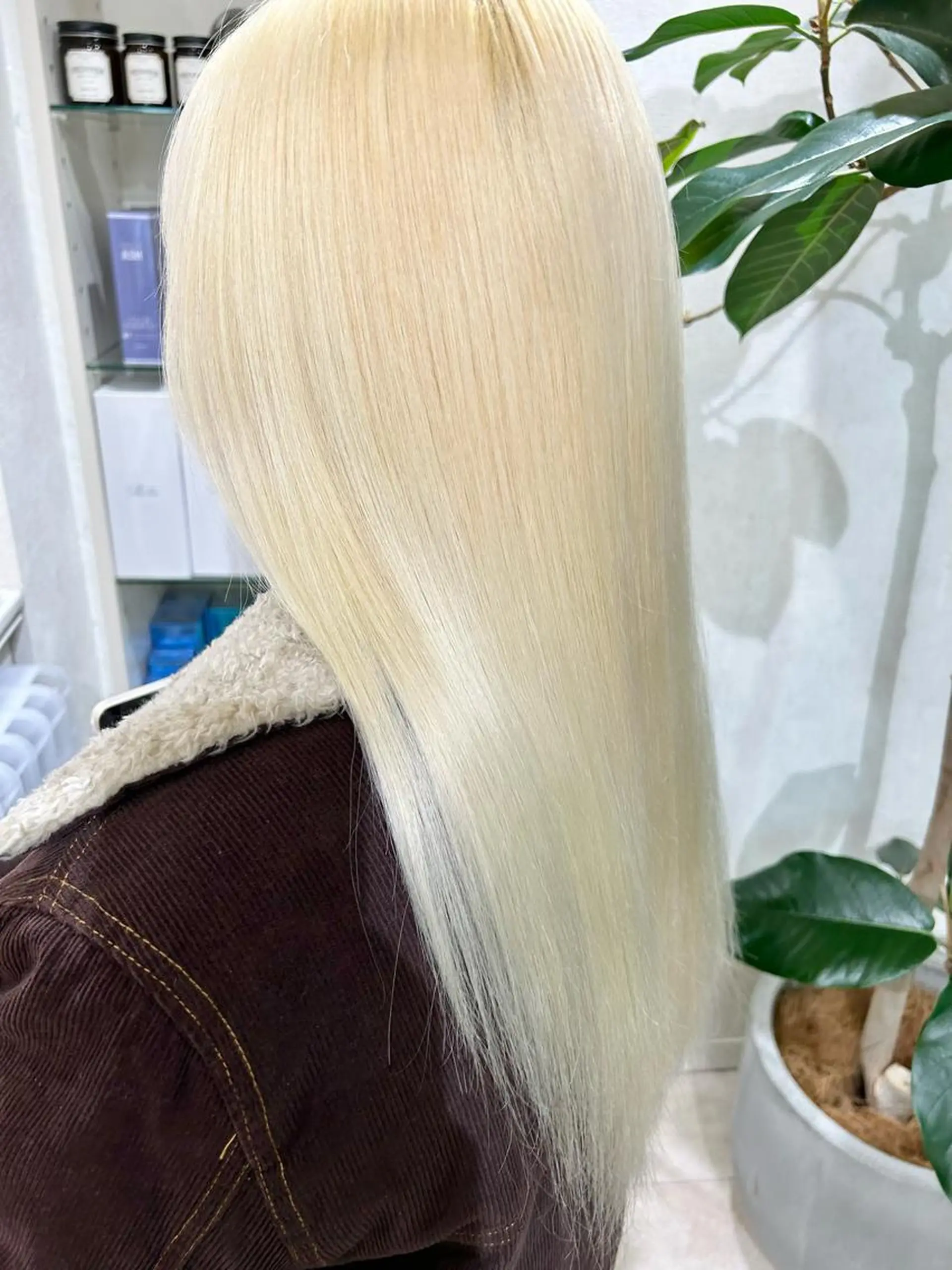 セミロング カラー ブリーチ 抜きっぱなしブロンド ヘアカラー ブリーチ専門美容師 谷合純一のヘアスタイル