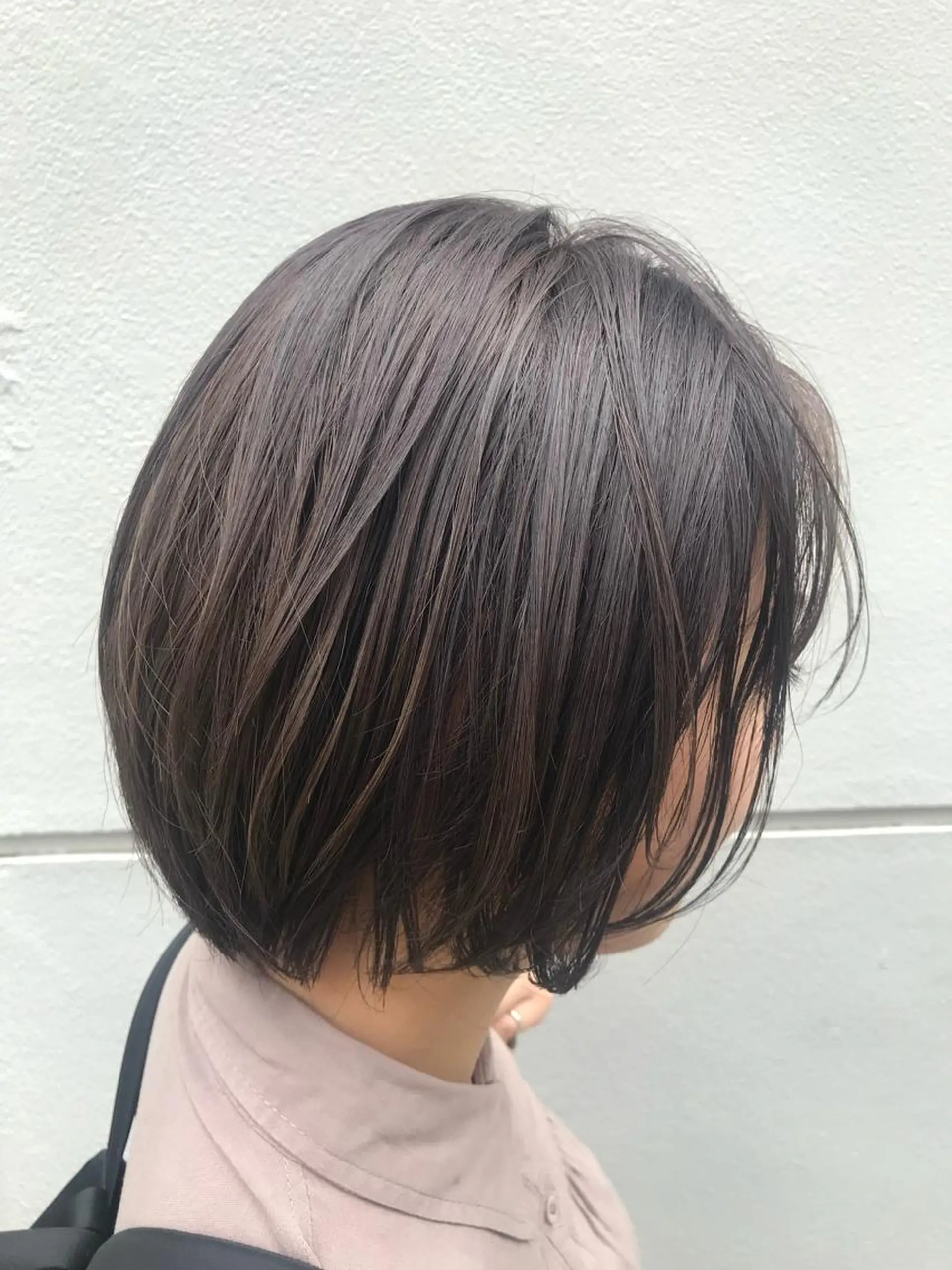 ショート カラー ヘアアレンジ サナ🌱 切りっぱなしボブのヘアスタイル