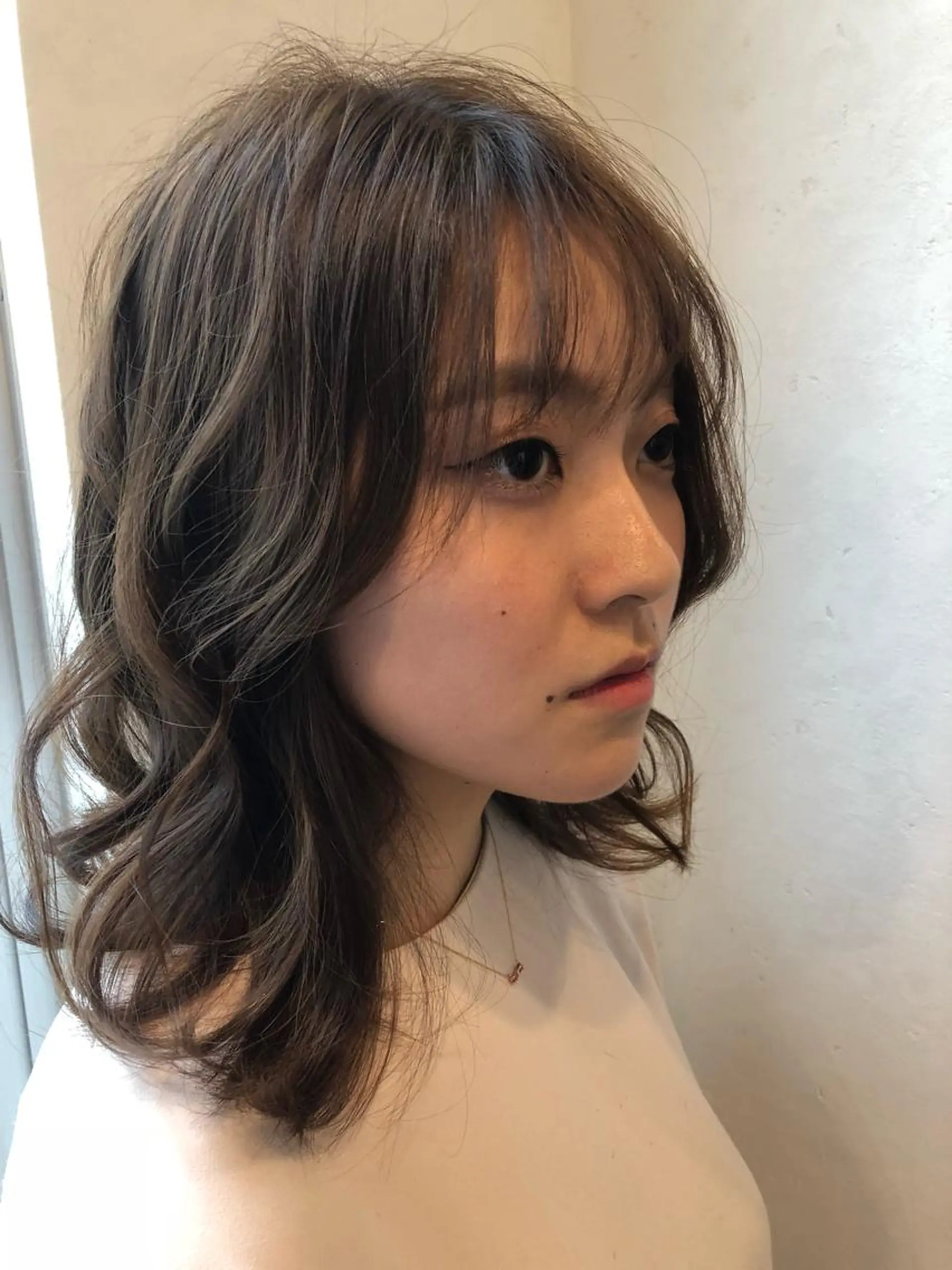 セミロング カラー うざバング TOWA 野村　コウダイのヘアスタイル