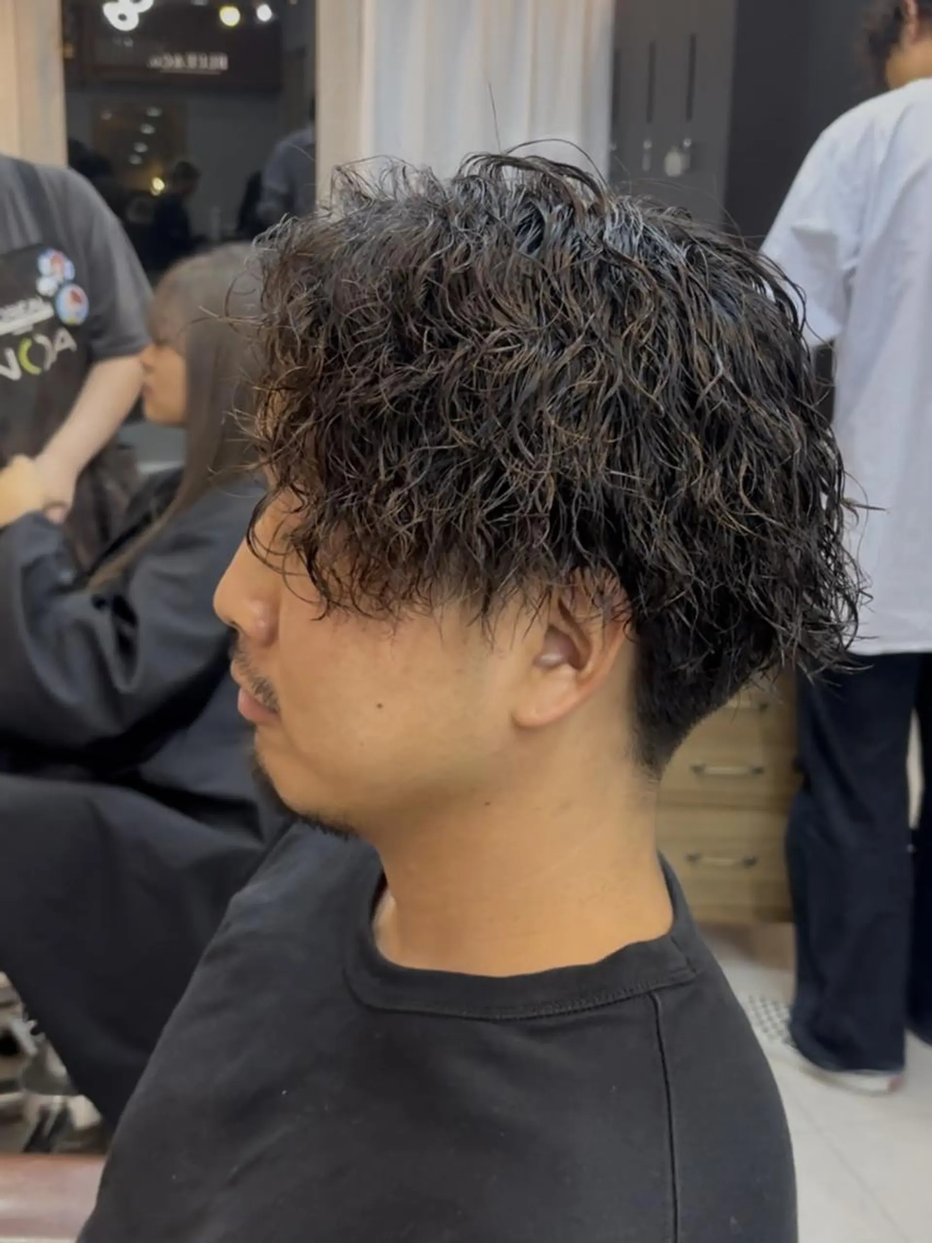 ショート メンズ ブリーチカラー🌈 嘉名 真樹のヘアスタイル