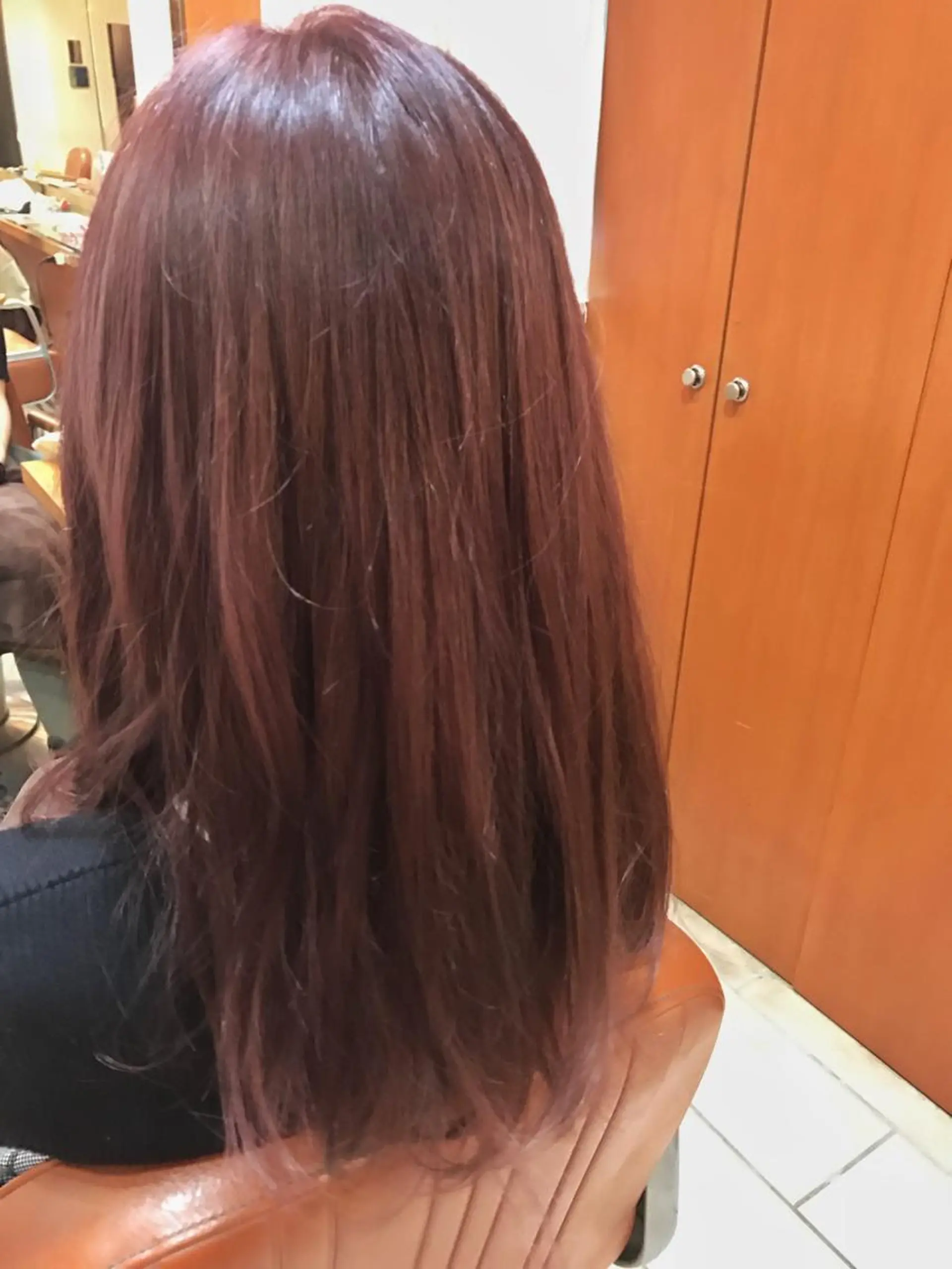 セミロング カラー ブリーチ レッドカラー 🪐脱白髪染め 🪐松尾菜々美のヘアスタイル