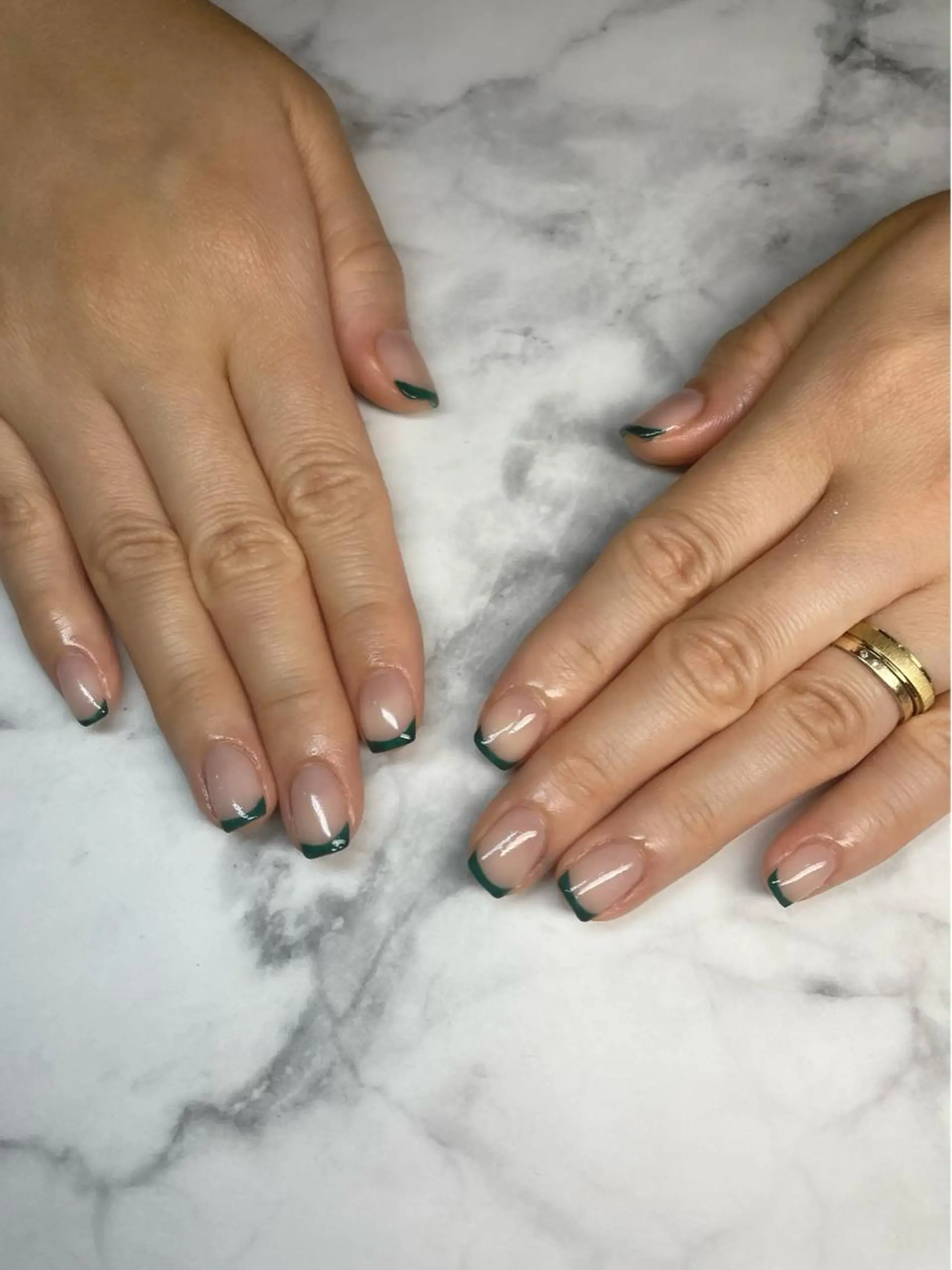 ネイル フレンチネイル ハンドネイル フットネイル with hues所属・with hues AYAのネイルデザイン