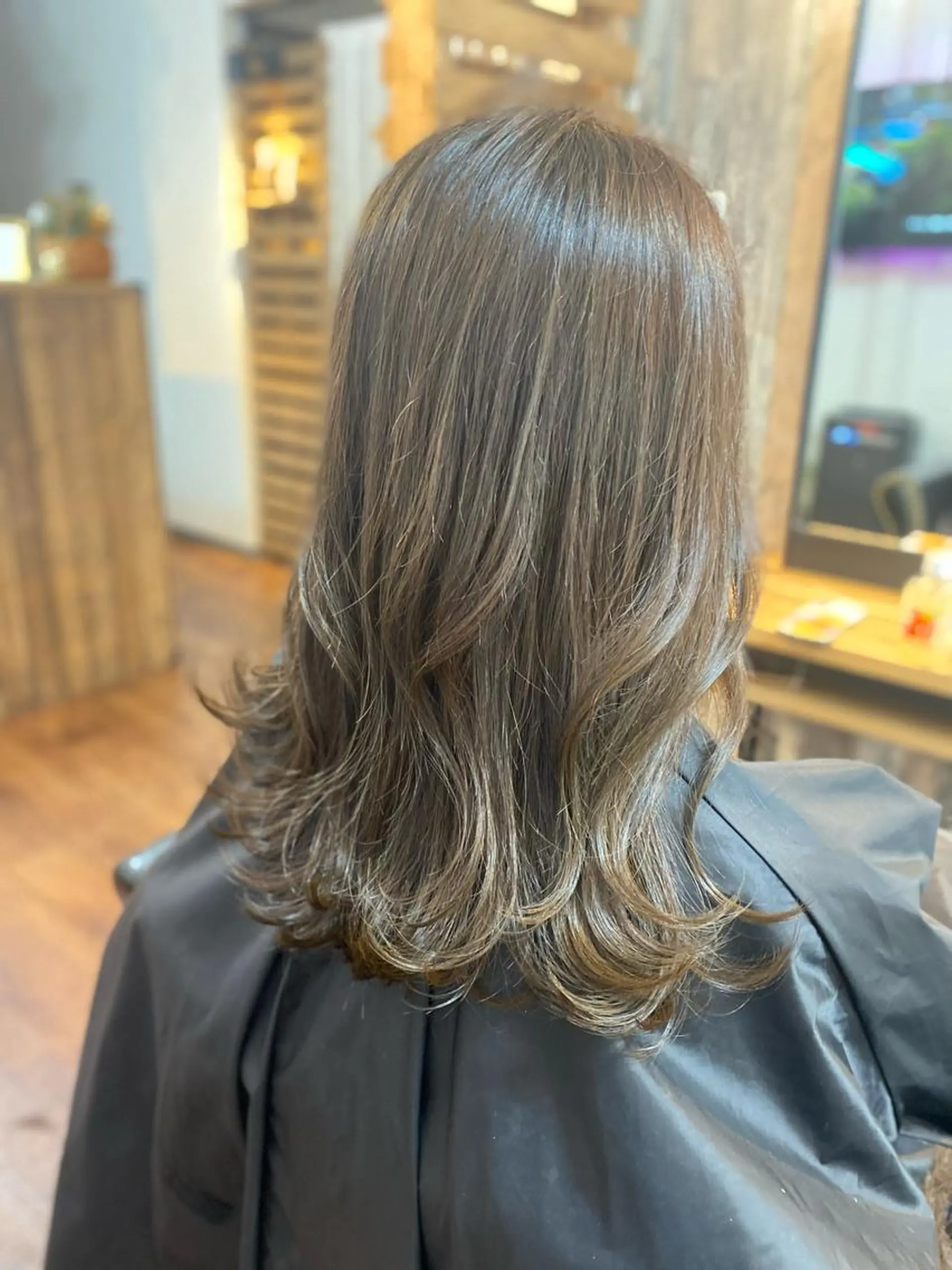 セミロング カラー アッシュ 透明感カラー カット ヘアカラー トリートメント Luzir⭐︎ GEN⭐︎のヘアスタイル