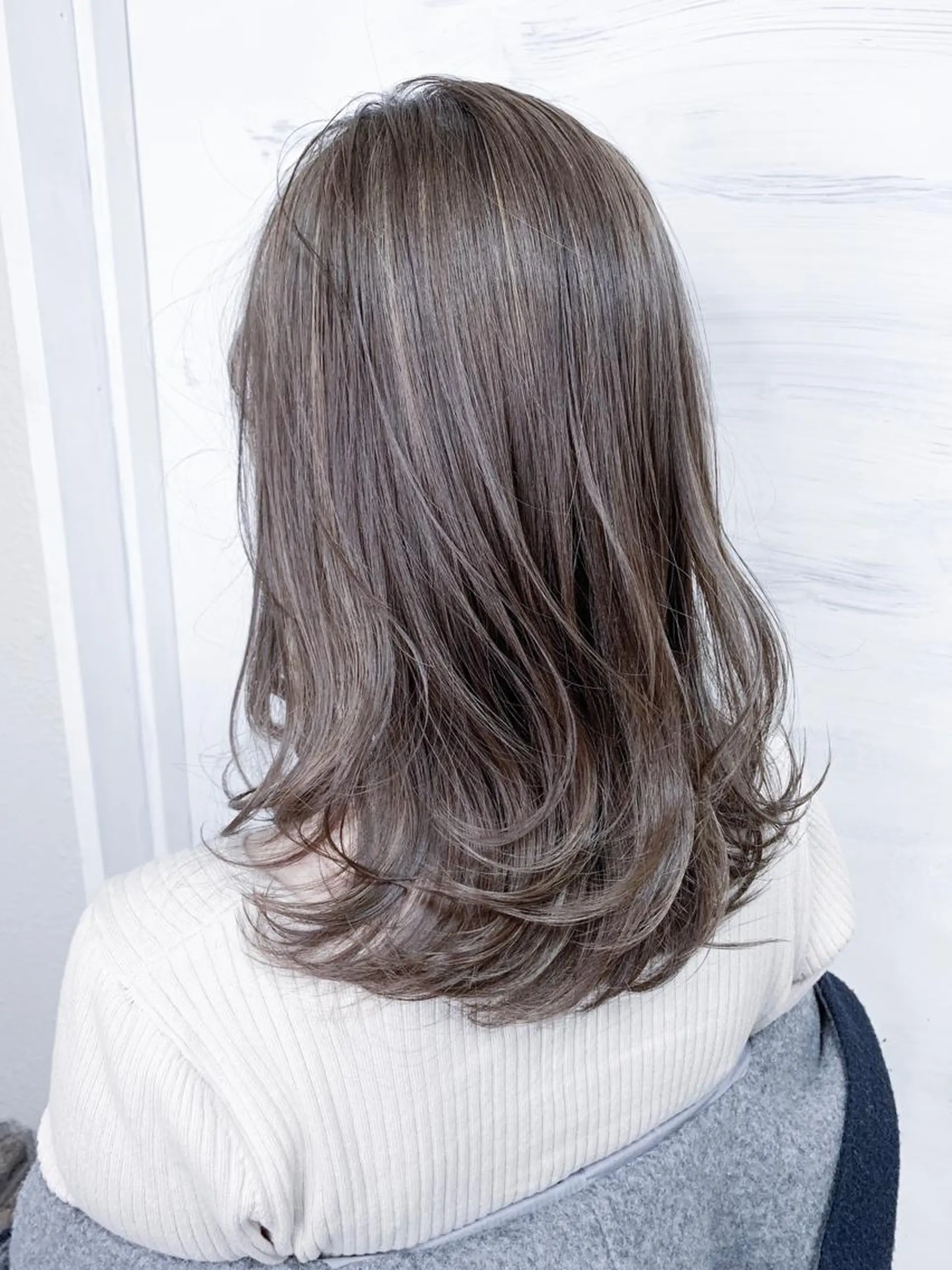 ミディアム カラー 透明感カラー グレージュ ハイライトカラー ハイライト ヘアカラー BOX mico.のヘアスタイル