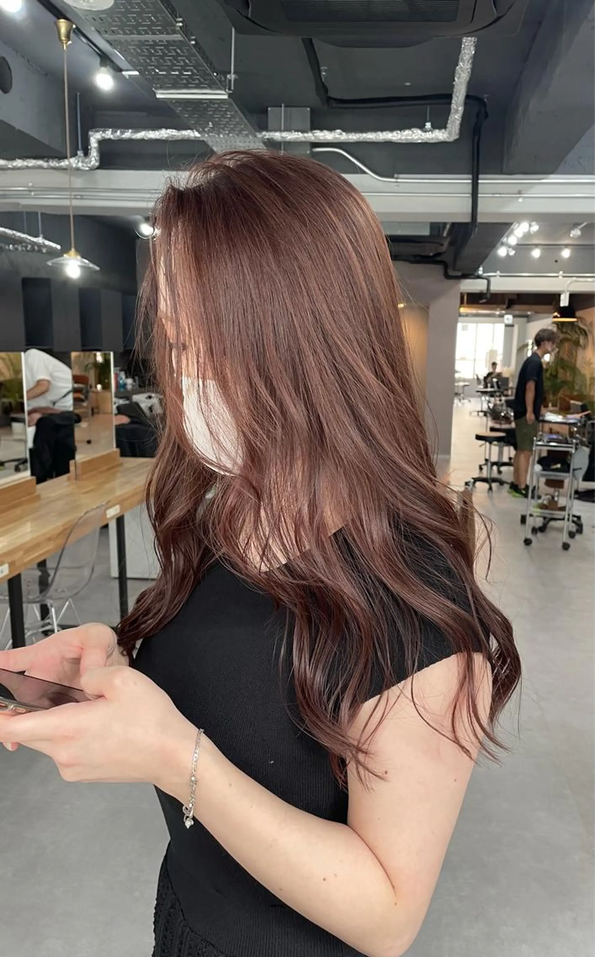 ミディアム カラー ベージュカラー ピンクカラー ピンクベージュ ヘアカラー 西村あきや トレンド韓国ヘアのヘアスタイル