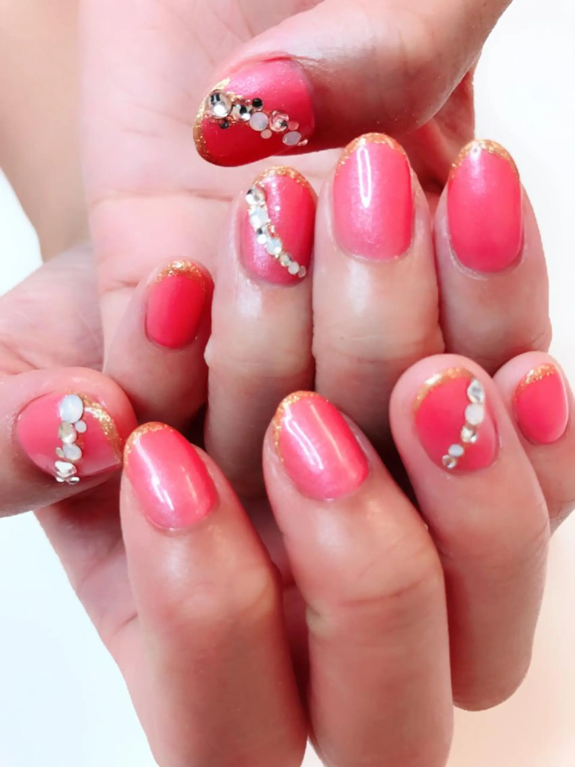 ミディアム カラー パーマ ヘアアレンジ ネイル マツエク・マツパ ストーンネイル Sunny side nailのネイルデザイン