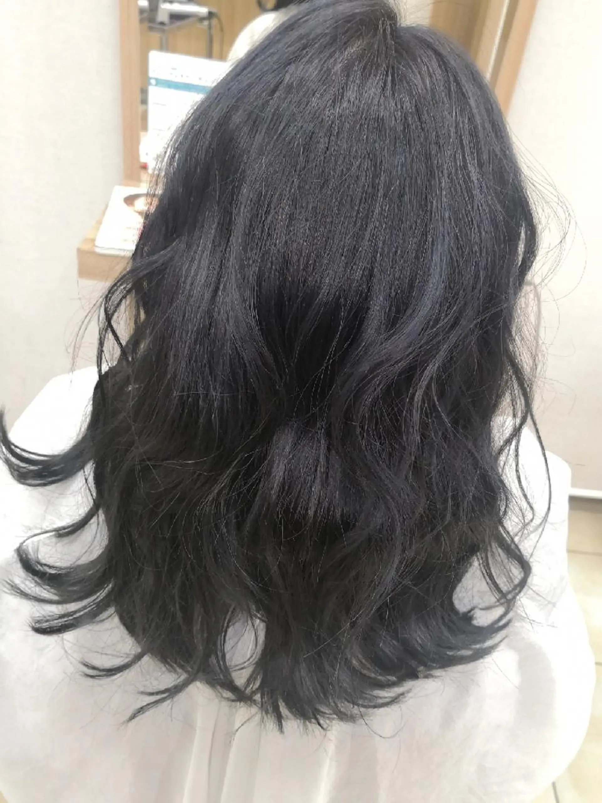 セミロング カラー 黒髪 ブルーカラー ブルーブラック 🩶ハイライトカラー 🩶ASH西葛西鈴木のヘアスタイル