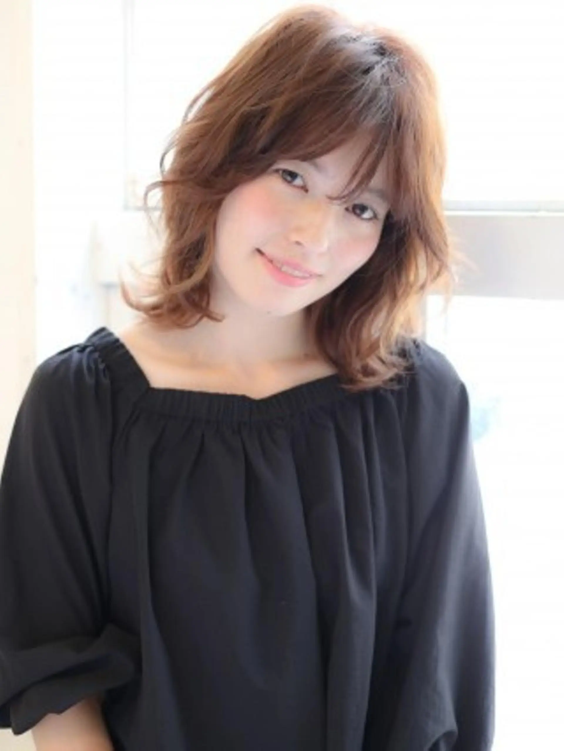 ミディアム 江原 彩華のヘアスタイル