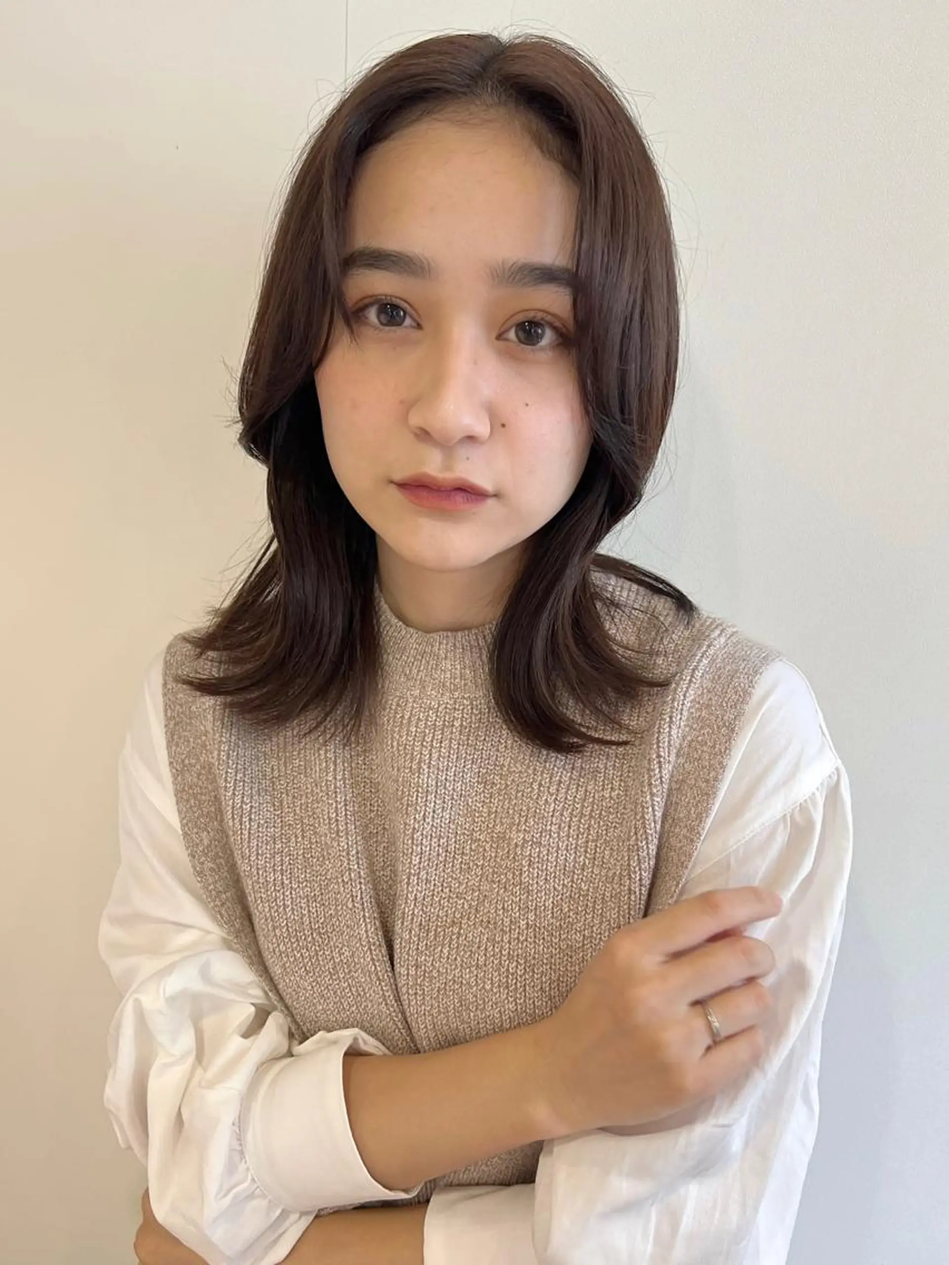 ミディアム 顔まわりレイヤー レイヤーカット カット ヘアカラー トリートメント 菅原リキヤ くびれレイヤーヘアのヘアスタイル