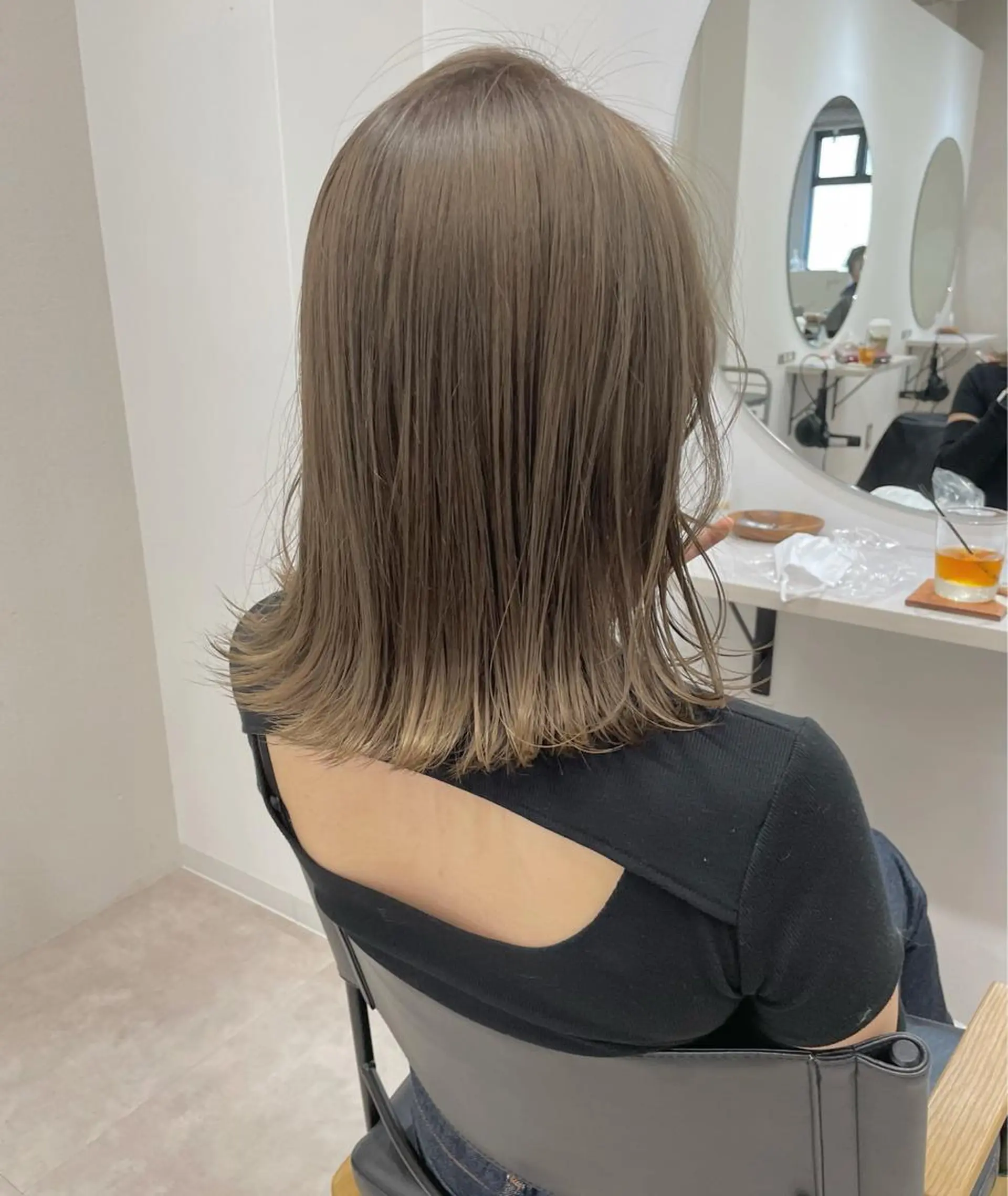 ミディアム KAORU オリーブカラーのヘアスタイル