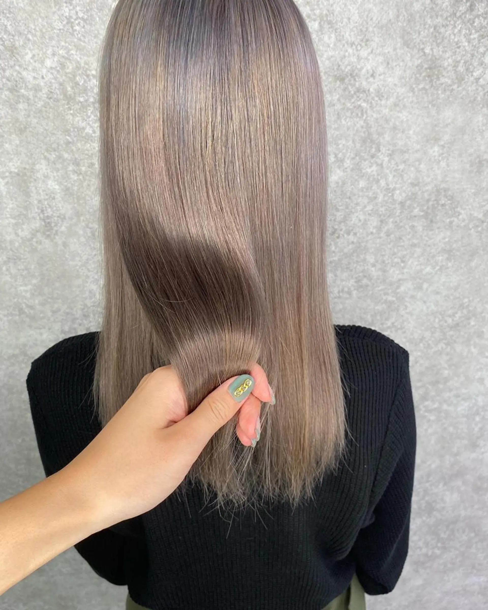 ロング カラー アッシュ ベージュカラー ハイトーンカラー ラベンダーカラー ラベンダーアッシュ UNDER vr 【アンダーバー】のヘアスタイル