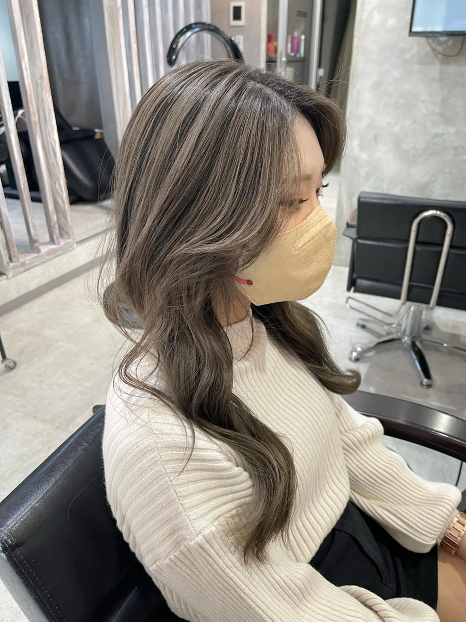 ロング カラー ヘアアレンジ ベージュカラー ハイトーンカラー ヘアカラー PARK by CREAM所属・松井那津子 /ハイライトブリーチのヘアスタイル