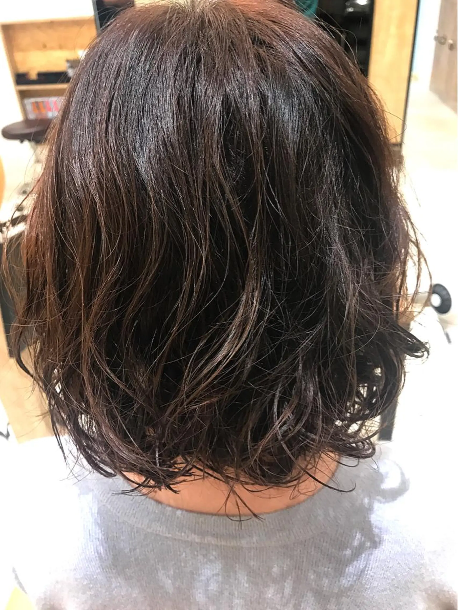ミディアム 内山 亜紀のヘアスタイル