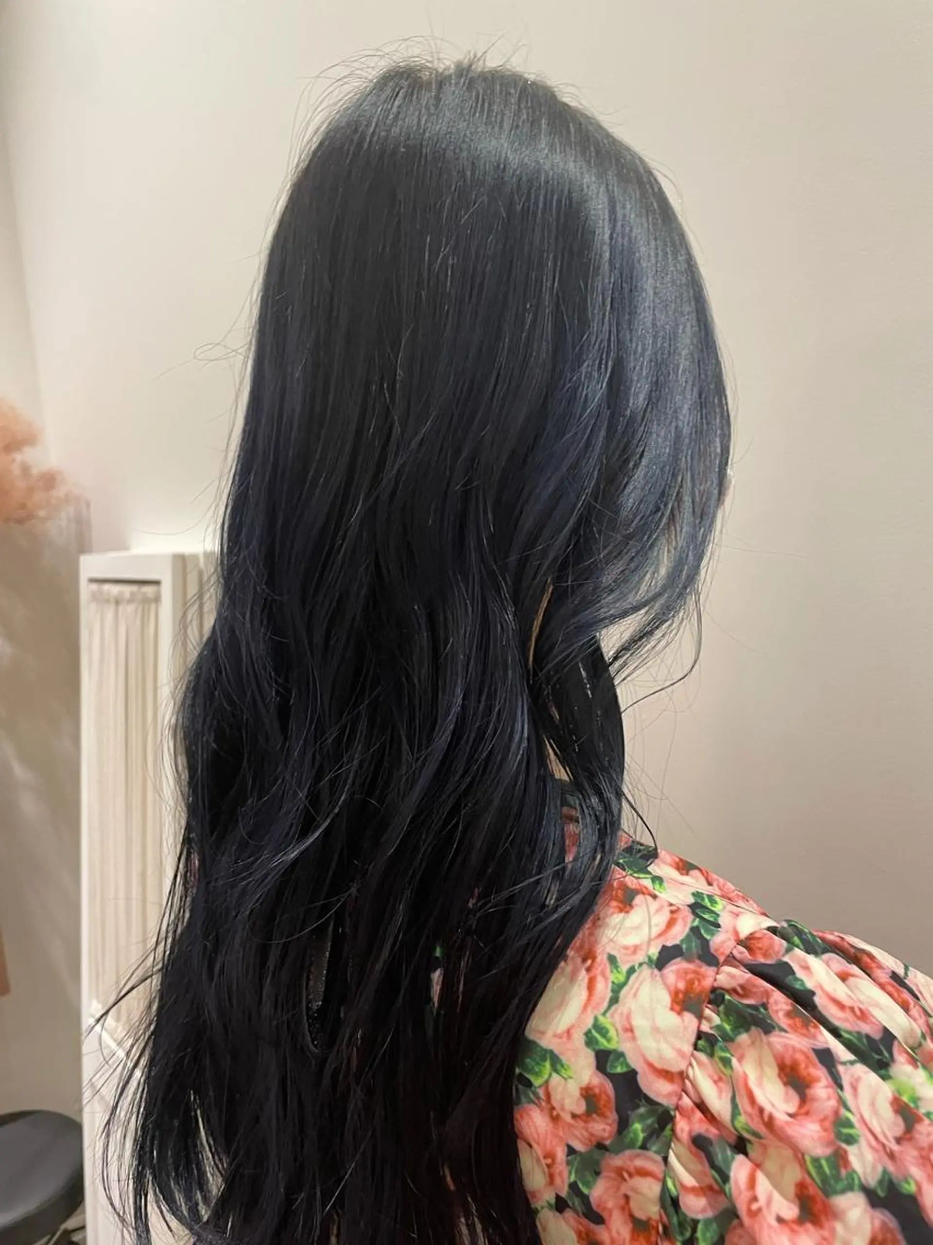 ロング カラー 黒髪 ブリーチ ブルーカラー ブルーブラック 韓国ヘア🤍 慎之介のヘアスタイル