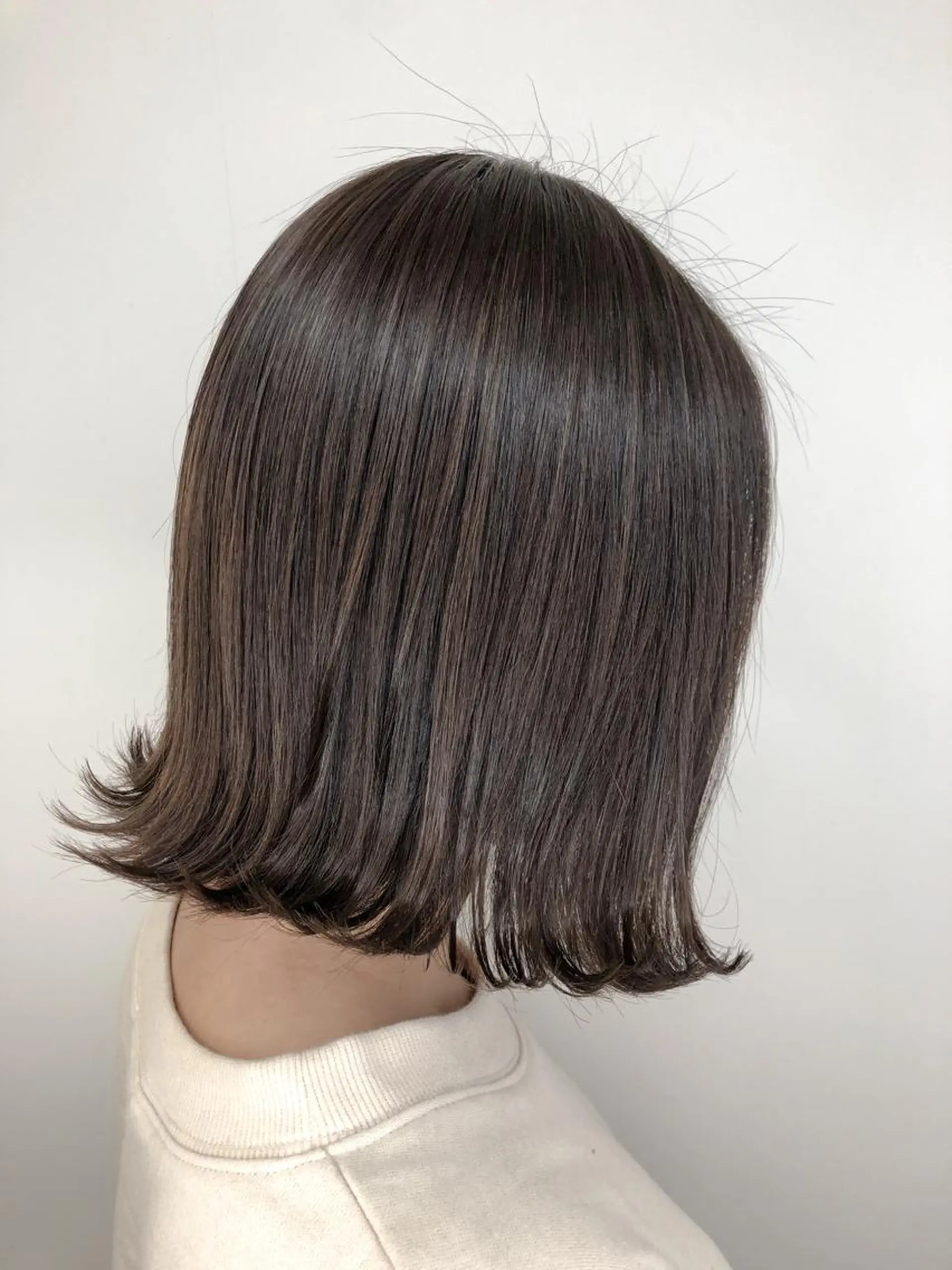 ミディアム カラー ハイライトカラー オリーブグレー ハイライト 【透明感、艶髪】西村 有司のヘアスタイル