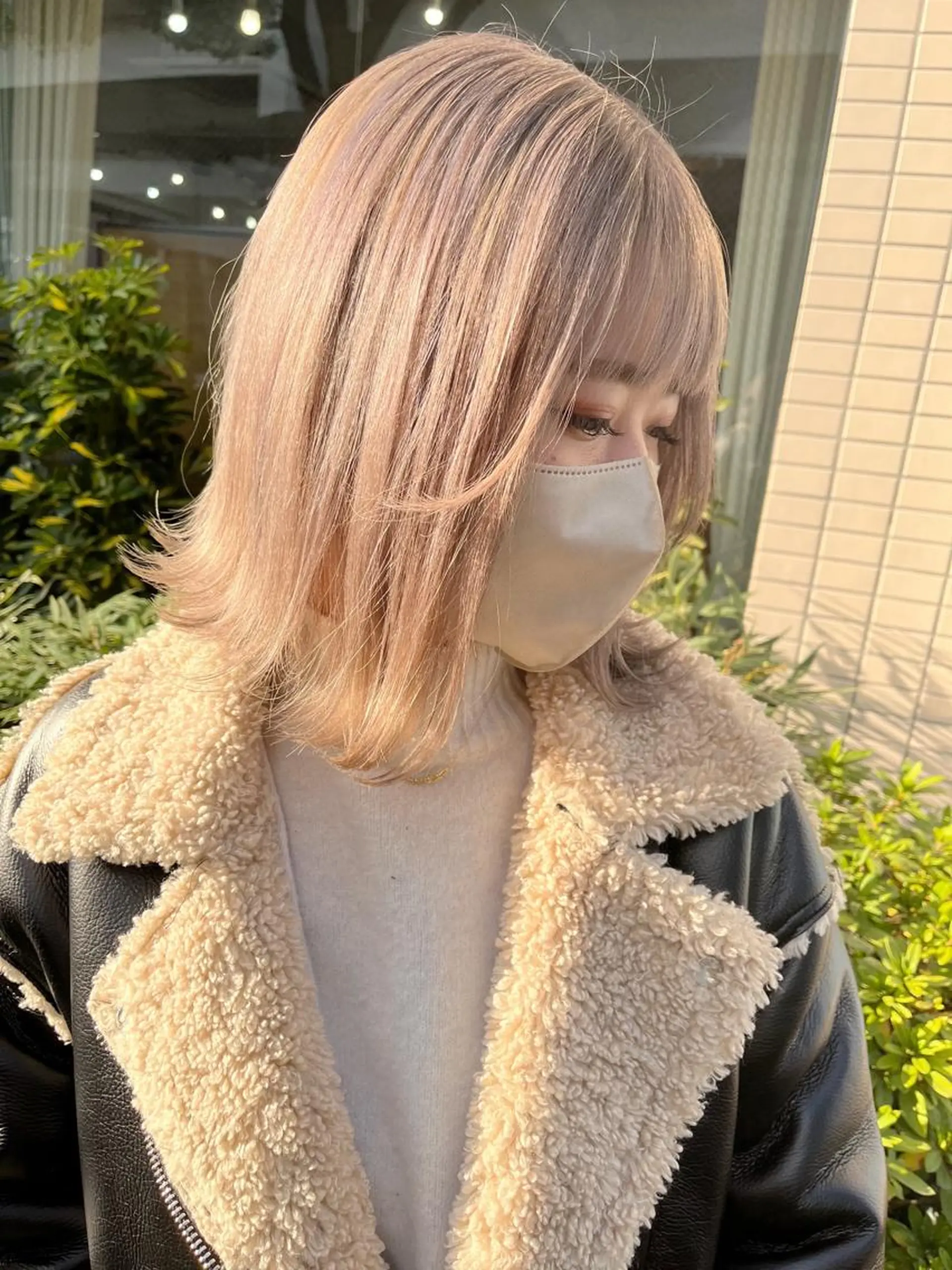 ミディアム カラー ベージュカラー ハイトーンカラー ハイトーンベージュ カット ヘアカラー トリートメント モモカ/ハイトーン /バレイヤージュのヘアスタイル