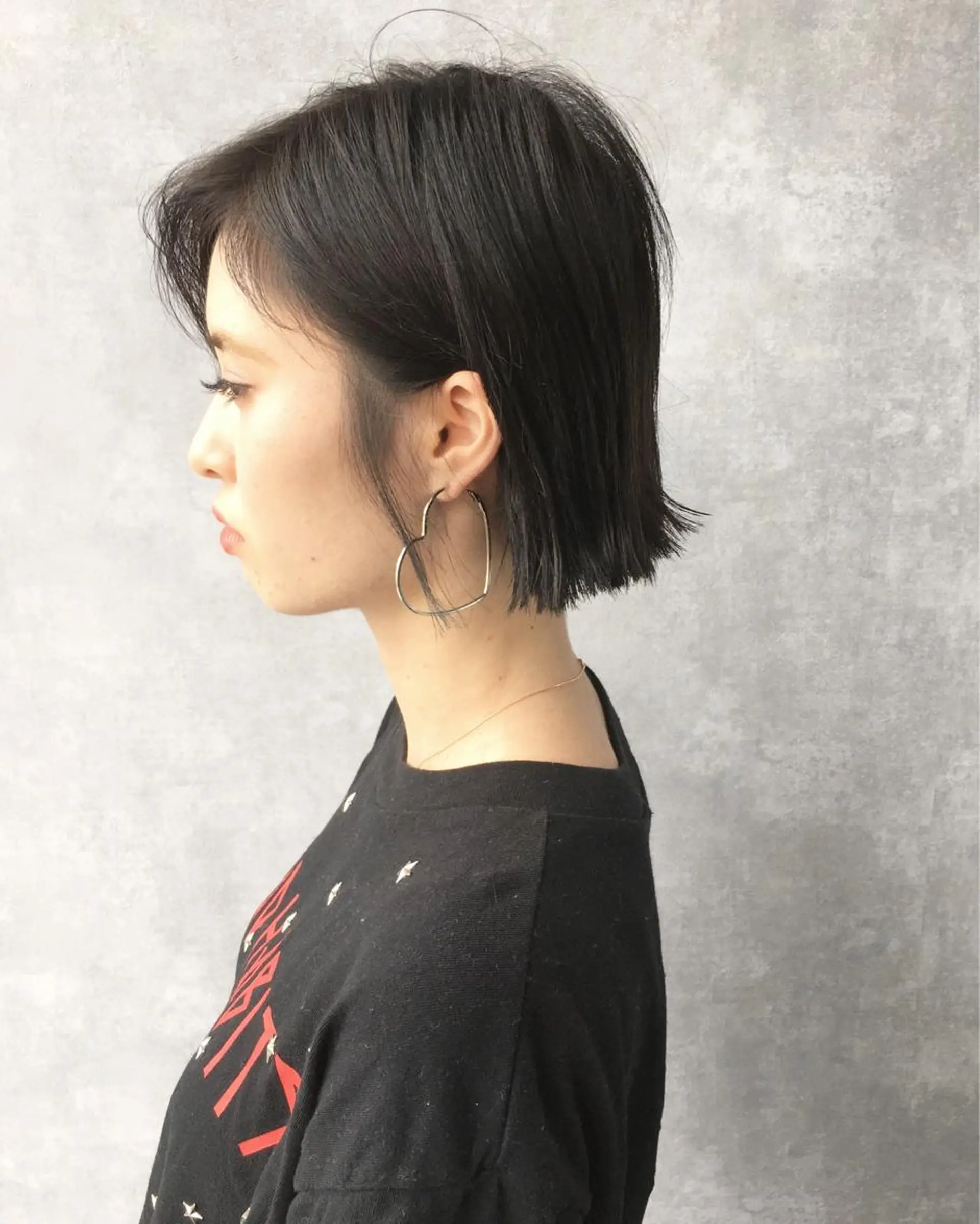 ショート カラー 切りっぱなしボブ ブルーカラー ブルージュ ボブ レイヤーカット BLend 渋谷のヘアスタイル