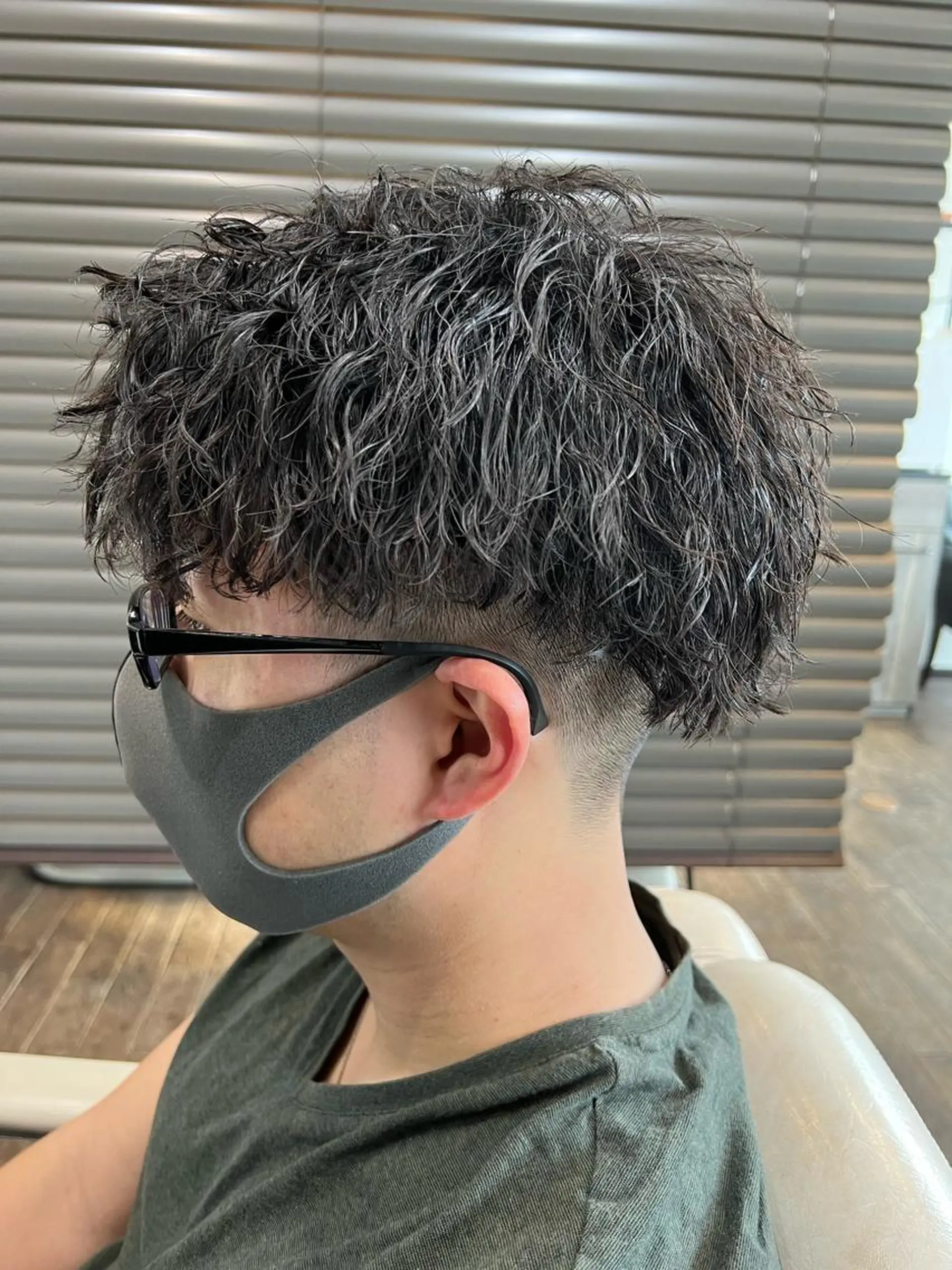 ショート パーマ メンズ 二本木 秀成のヘアスタイル
