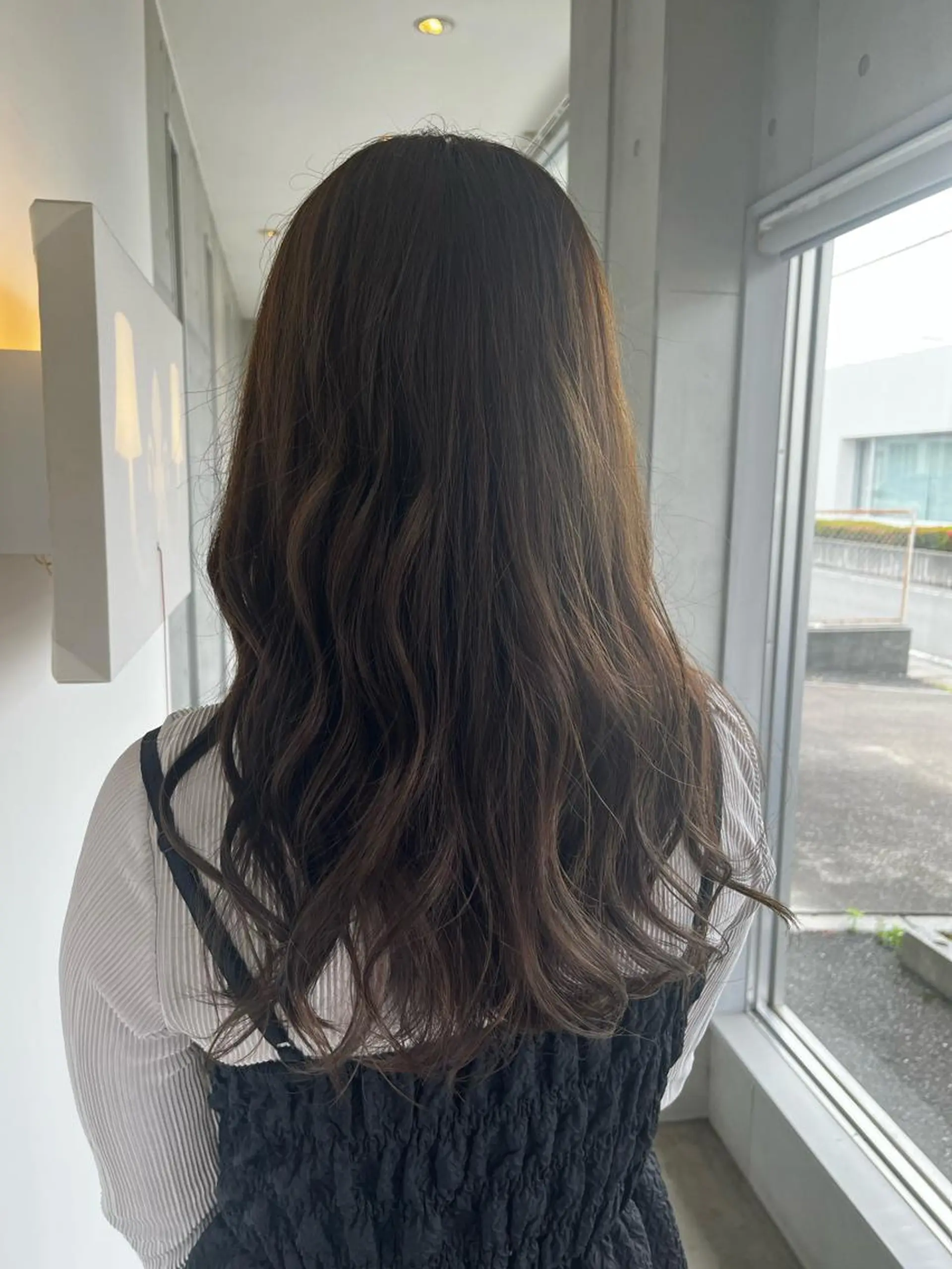 セミロング アッシュ おせ ちさとのヘアスタイル