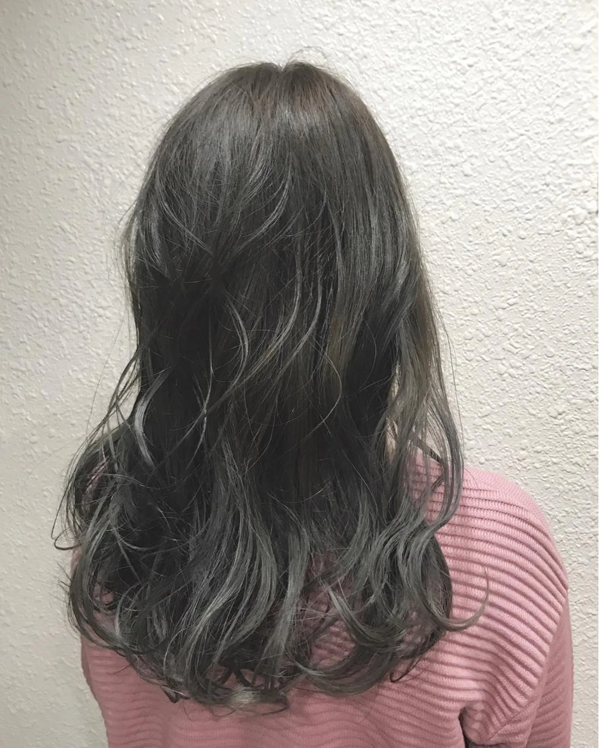 ロング カラー グレージュ takumi Hのヘアスタイル