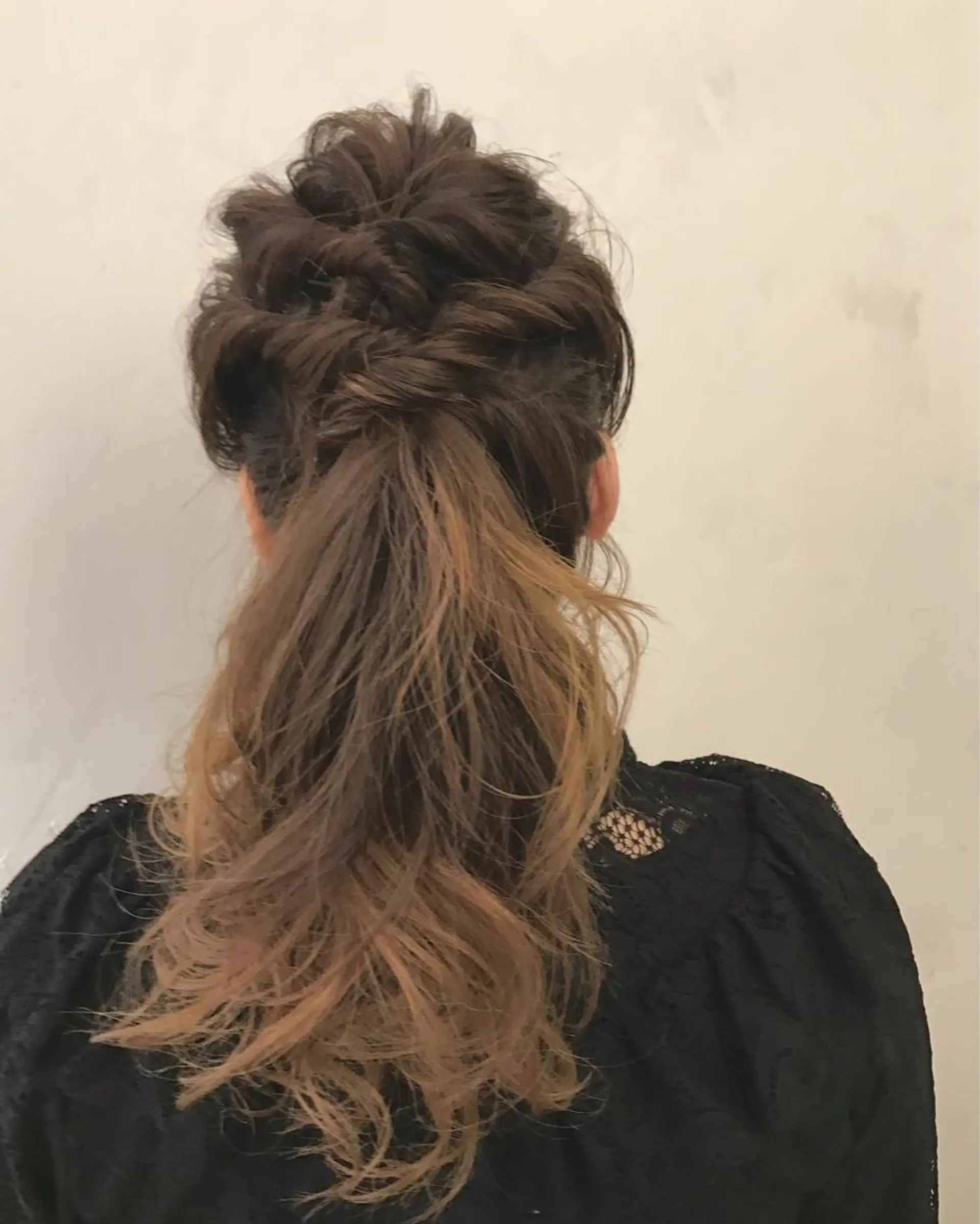 セミロング カラー ヘアアレンジ ポニーテール 前田 裕介のヘアスタイル