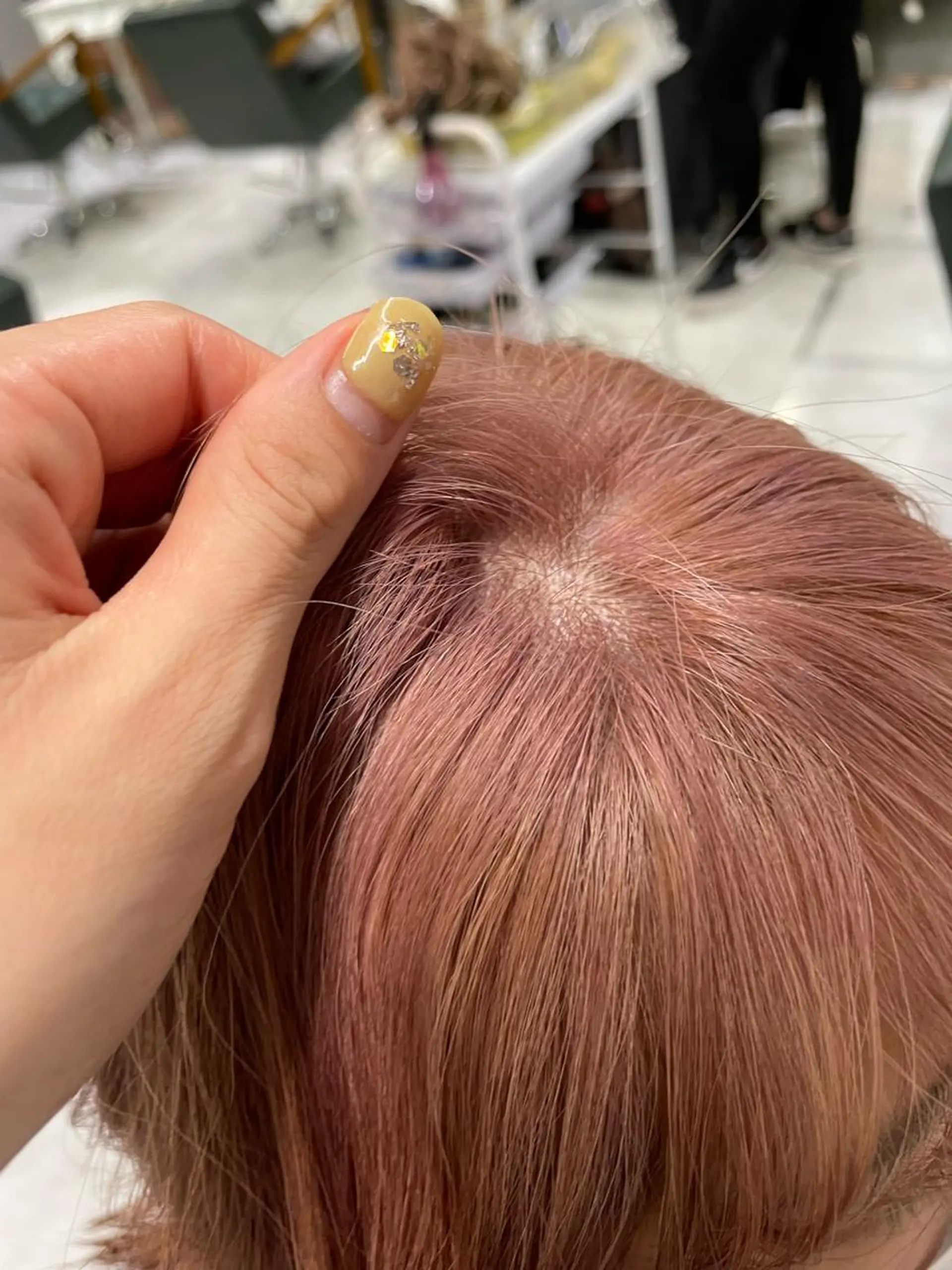 カラー ピンクカラー ミルクティー× グレージュMOMOのヘアスタイル