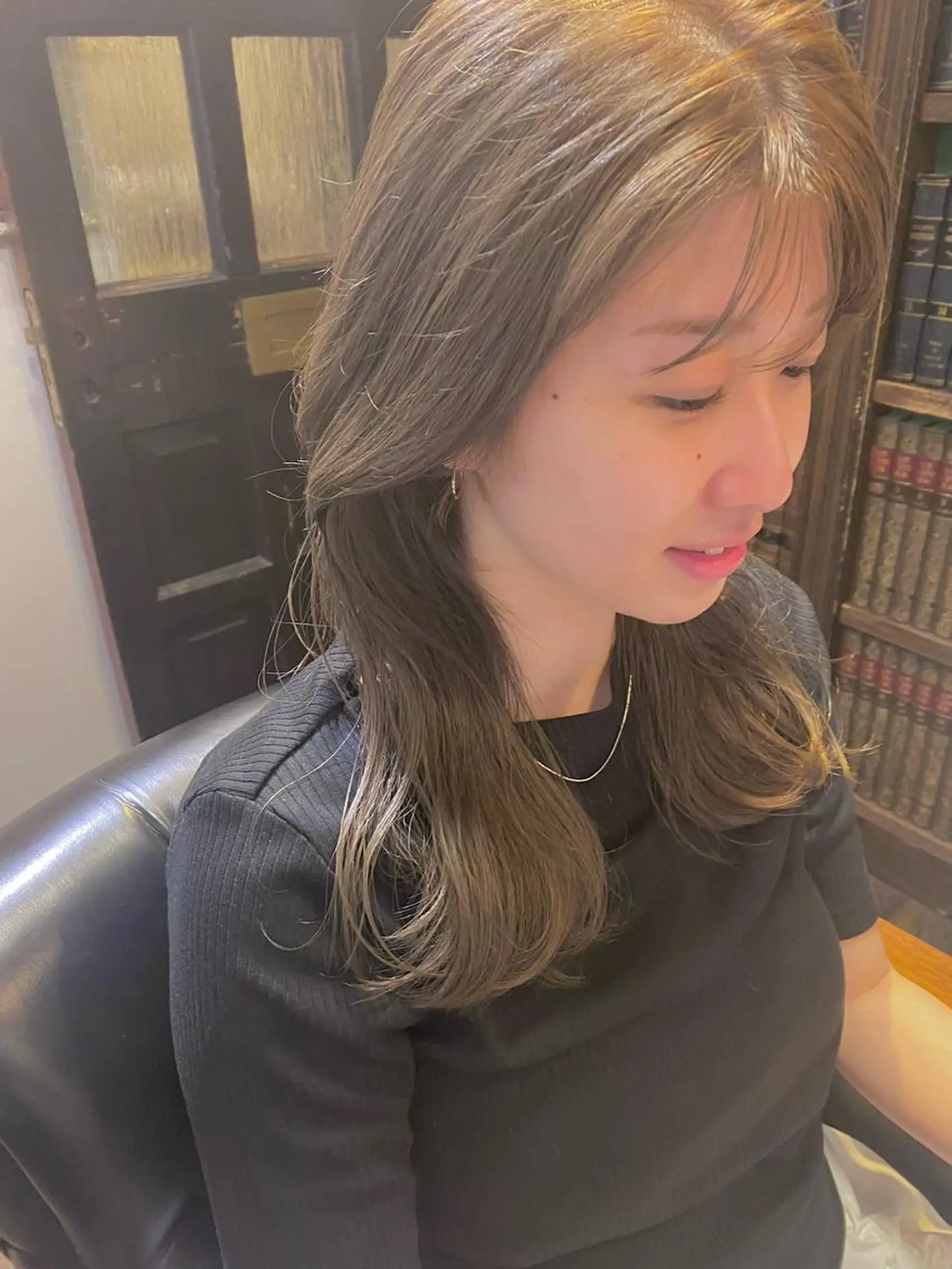 ミディアム カラー ベージュカラー オリーブベージュ SALOWIN二子玉川South店所属・AYANO ／レイヤー／オリーブのヘアスタイル