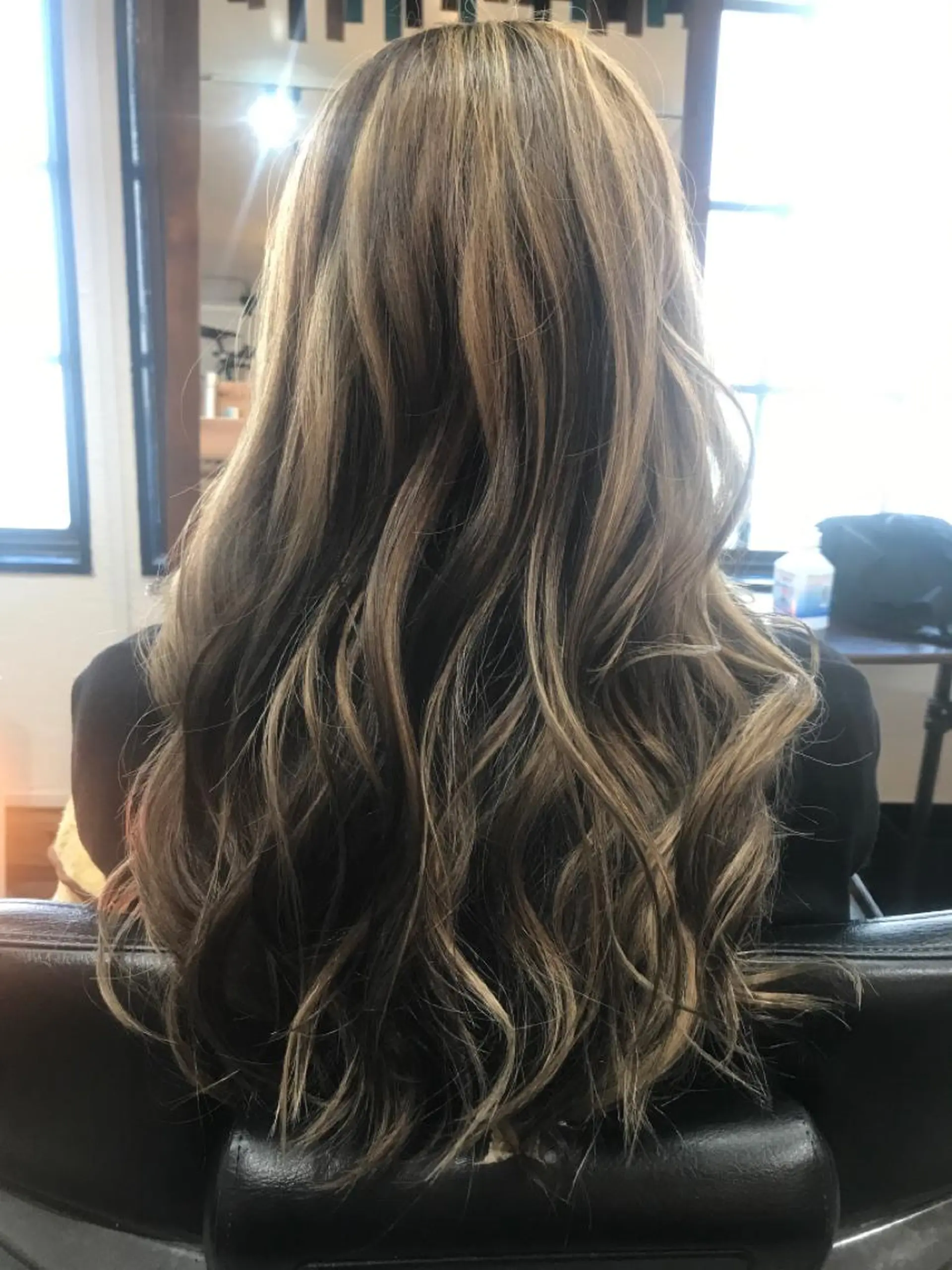 ロング カラー バレイヤージュ ハイライトカラー ハイライト レイヤーカット ヘアカラー トリートメント 大山 雅矢のヘアスタイル