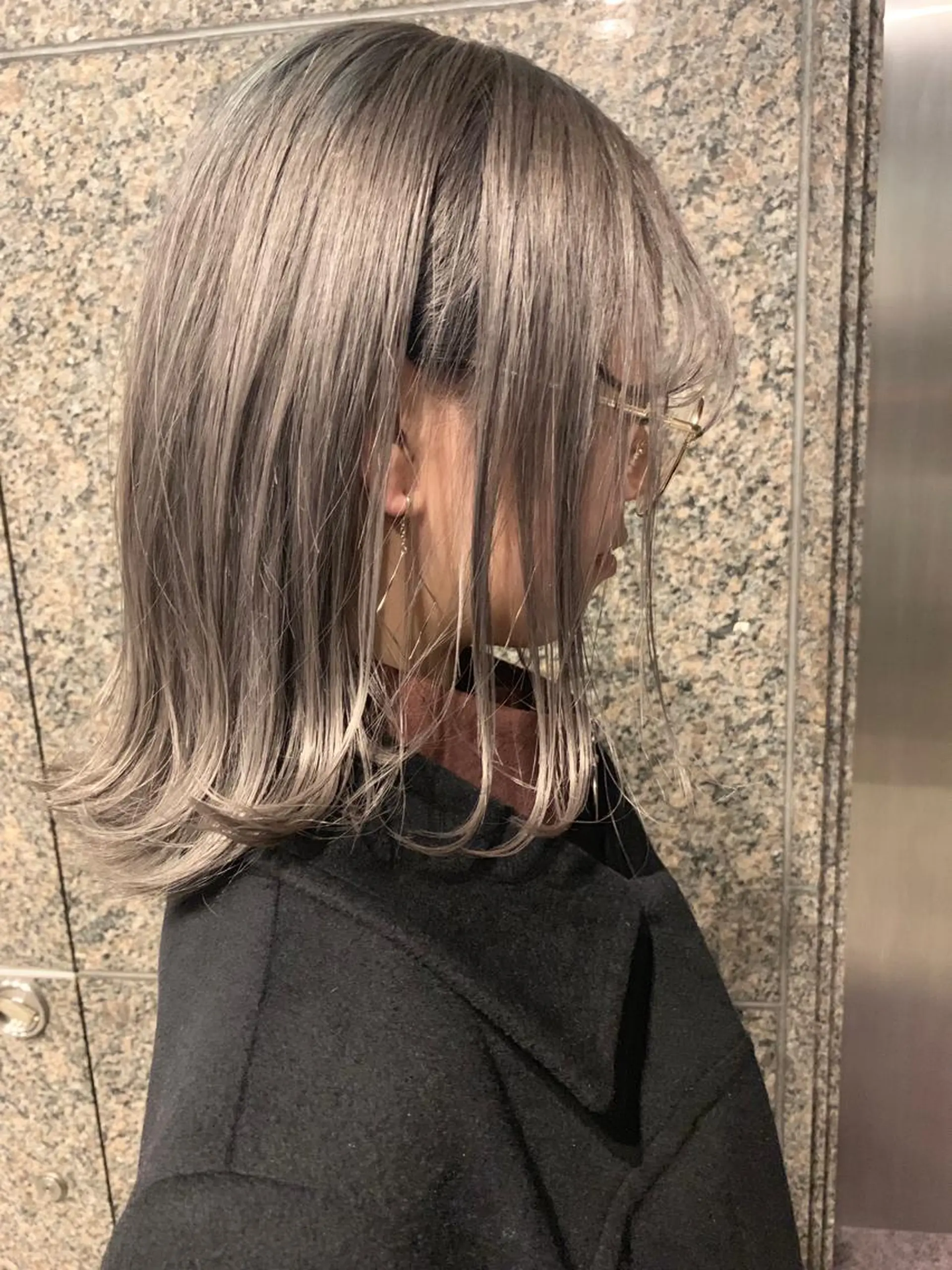 ミディアム カラー ヘアアレンジ アッシュ ハイトーンカラー ミルクティーアッシュ 外国人風カラー ヘアカラー ブリーチ＆カラーが 得意☀️望月宣雄☀️のヘアスタイル