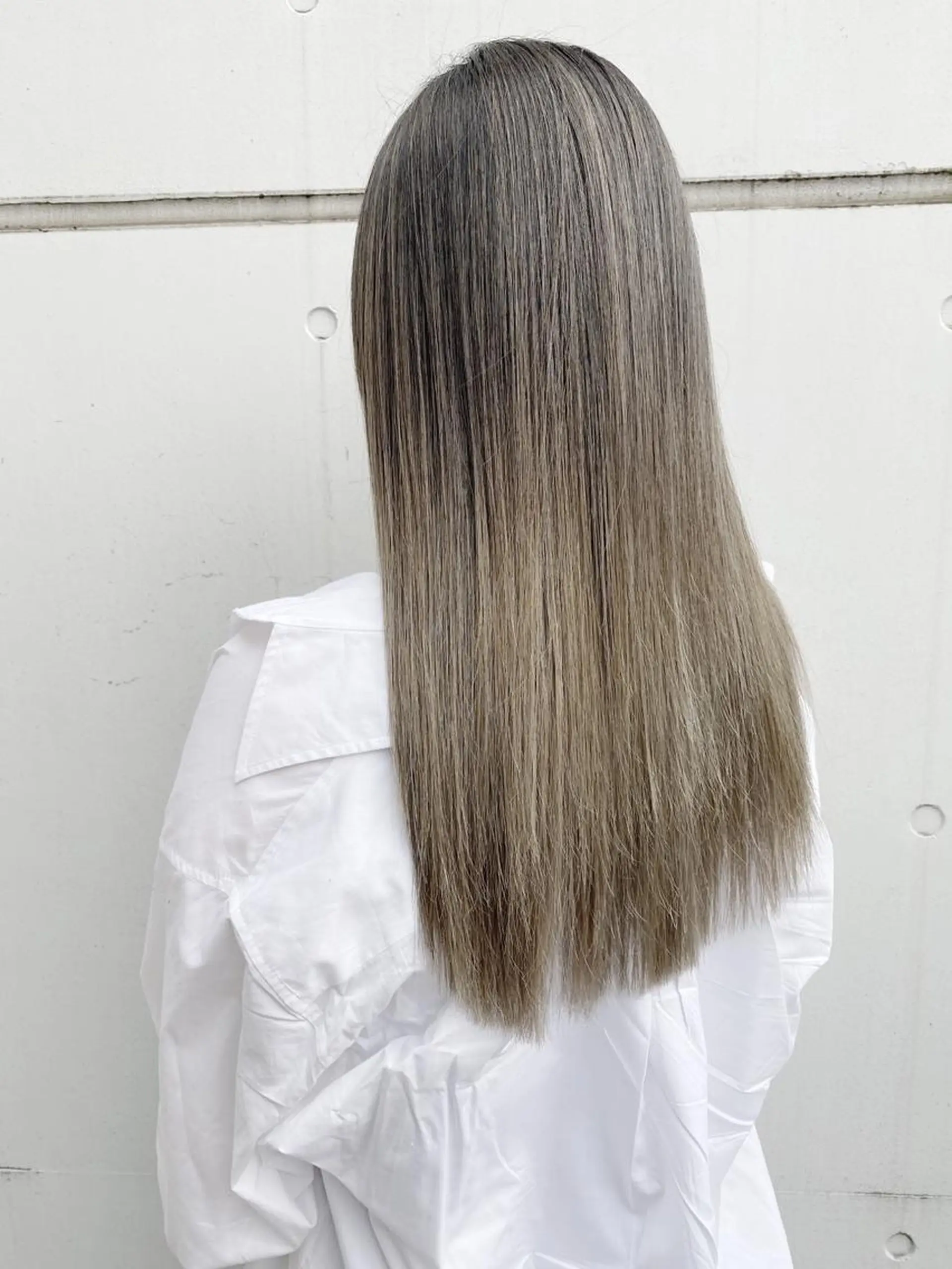 セミロング カラー ヘアアレンジ ハイライトカラー イルミナカラー インナーカラー ハイライト レイヤーカット ヘアカラー ✨ハイクオリティ✨ 山本香也のヘアスタイル