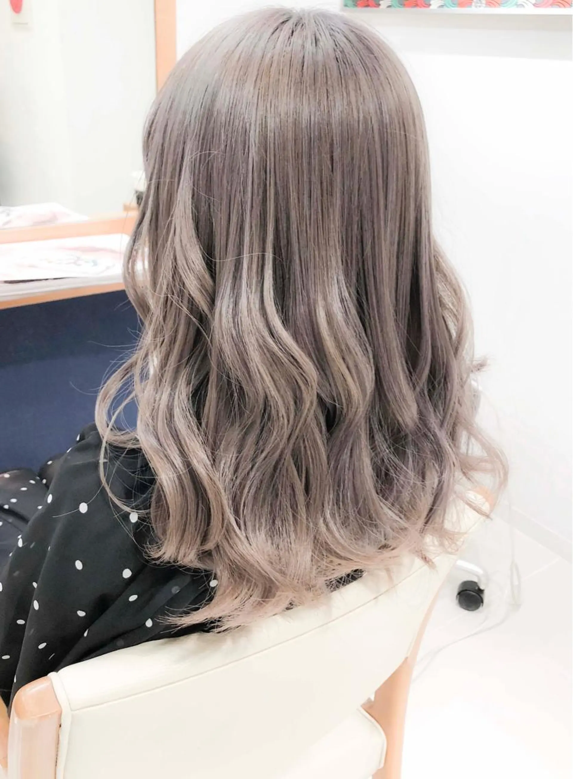 ロング カラー グレージュ ミルクティーグレージュ Days 透明感カラーのヘアスタイル