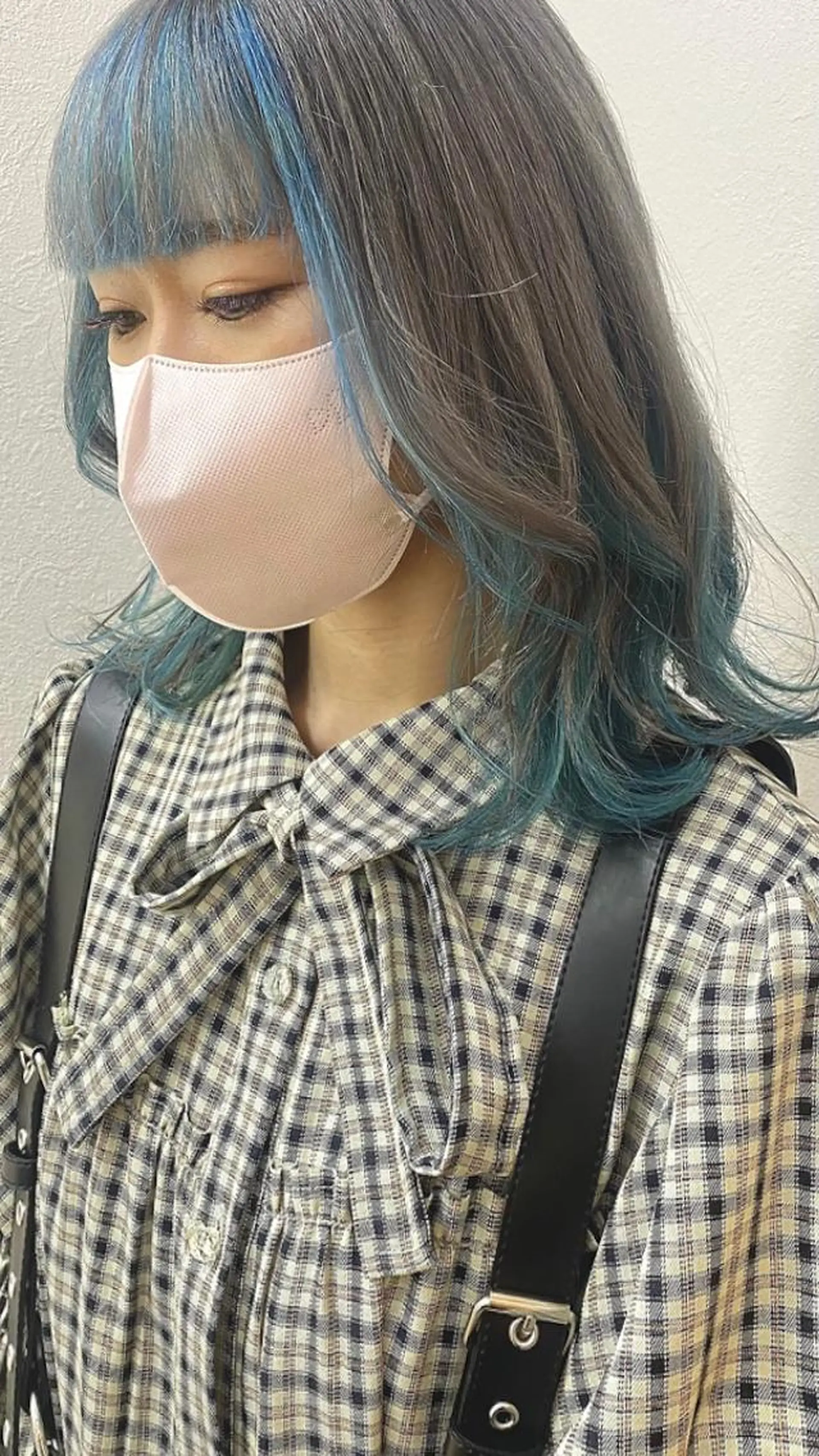 カラー ブリーチ ブルーカラー 中村 彩夏のヘアスタイル