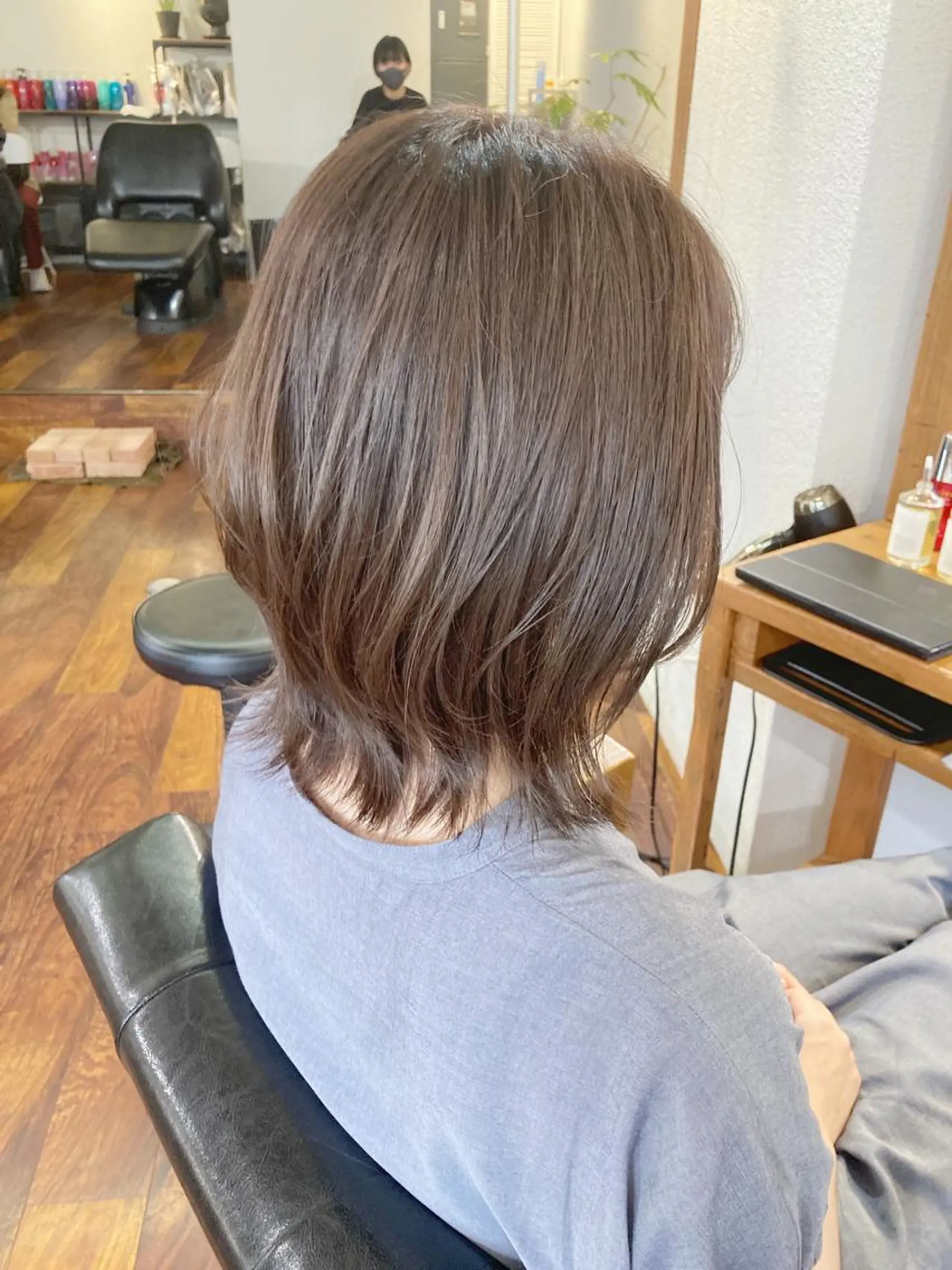 ミディアム カラー ブリーチ ブリーチなしカラー シルバー 小木曽智美 /ボブ/ショートのヘアスタイル